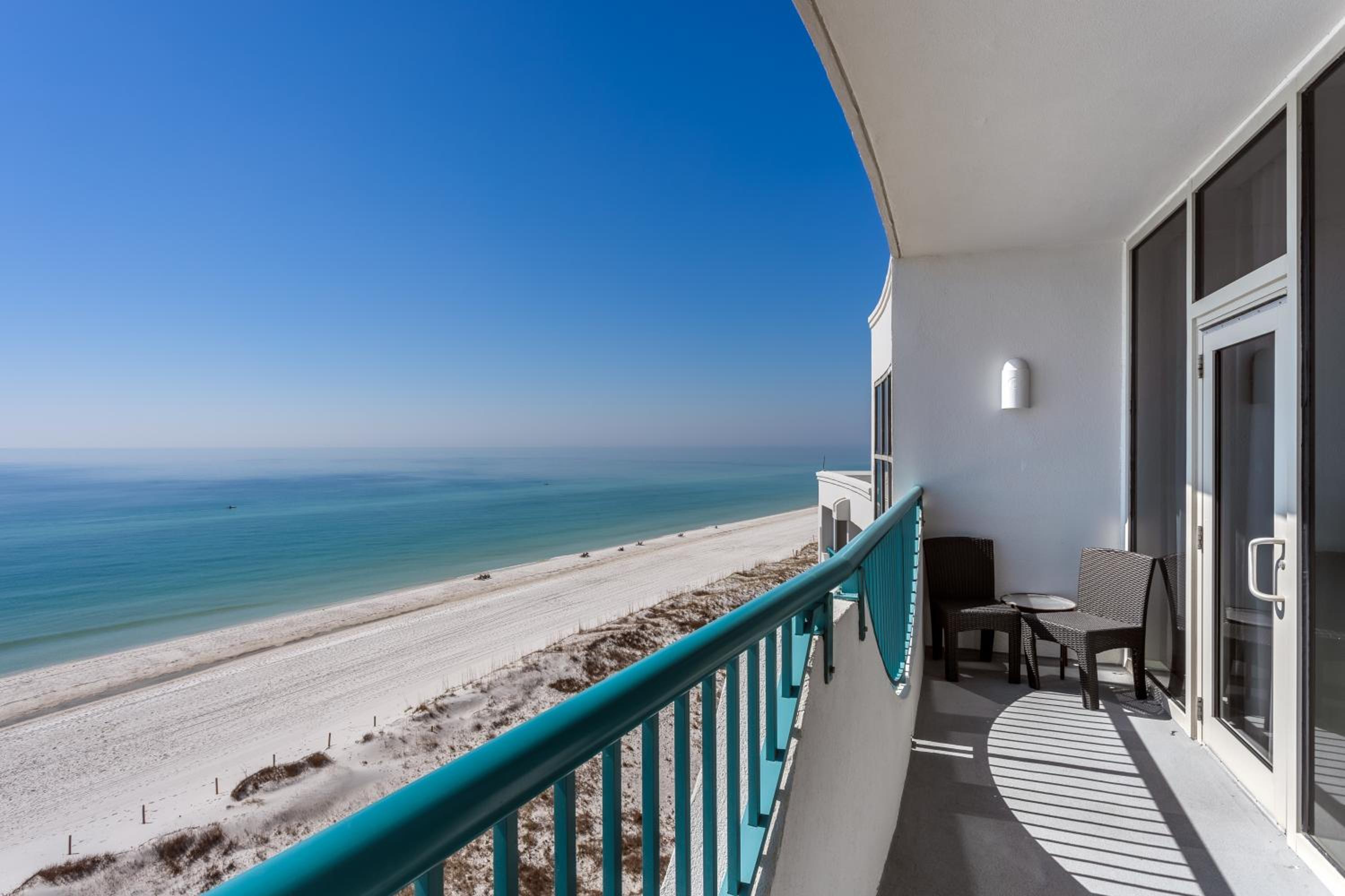 King Suite with Balcony - Photo 11
