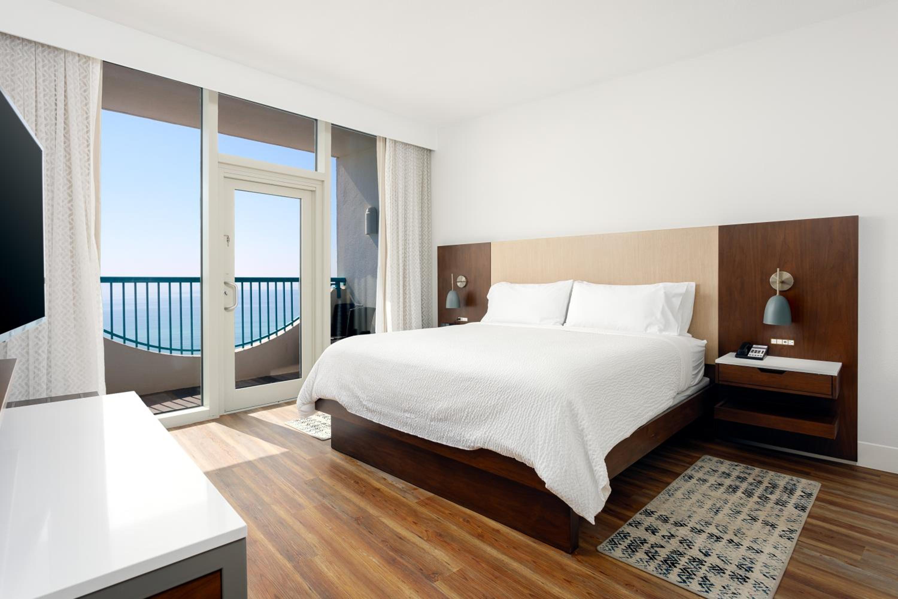 King Suite with Balcony - Photo 1
