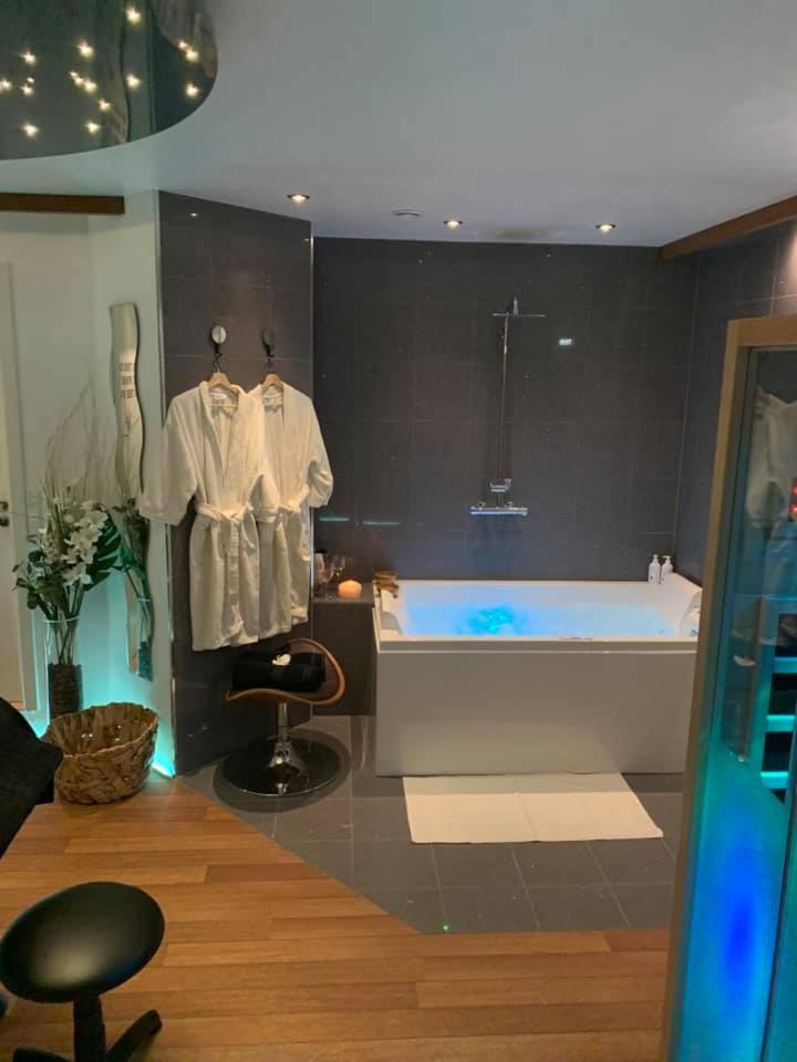 Double Room with Shared Toilet photo 3