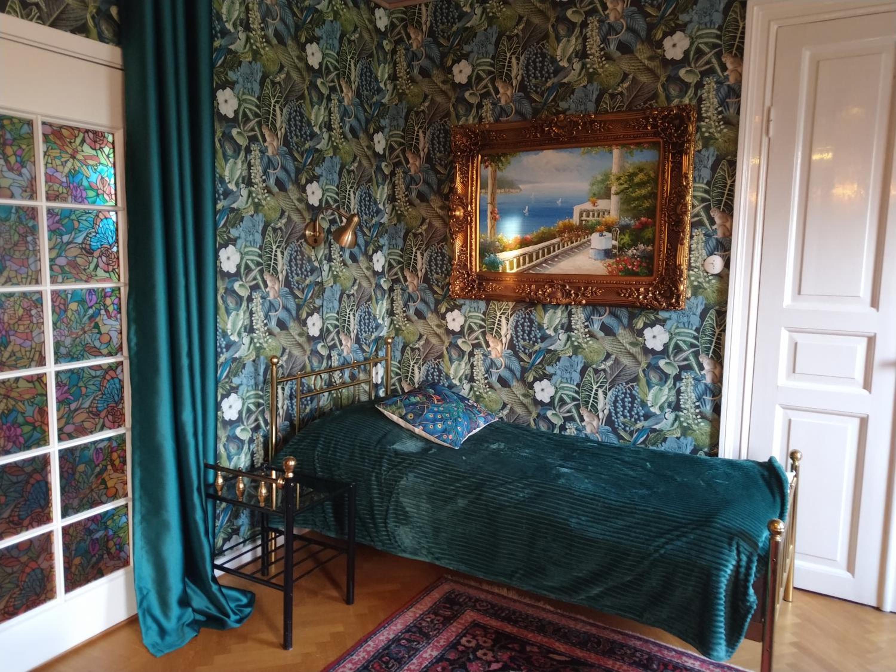 Standard Family Room - Photo 5