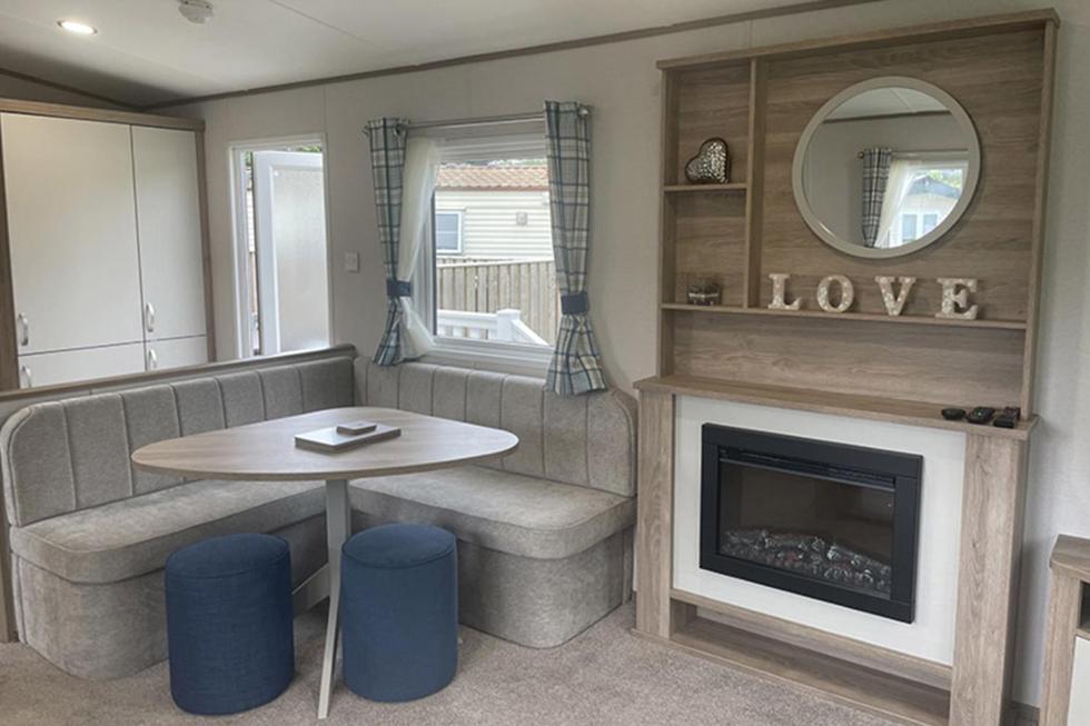 Comfort 3 Bedroom Caravan Hot Tub Pet Friendly  photo 3