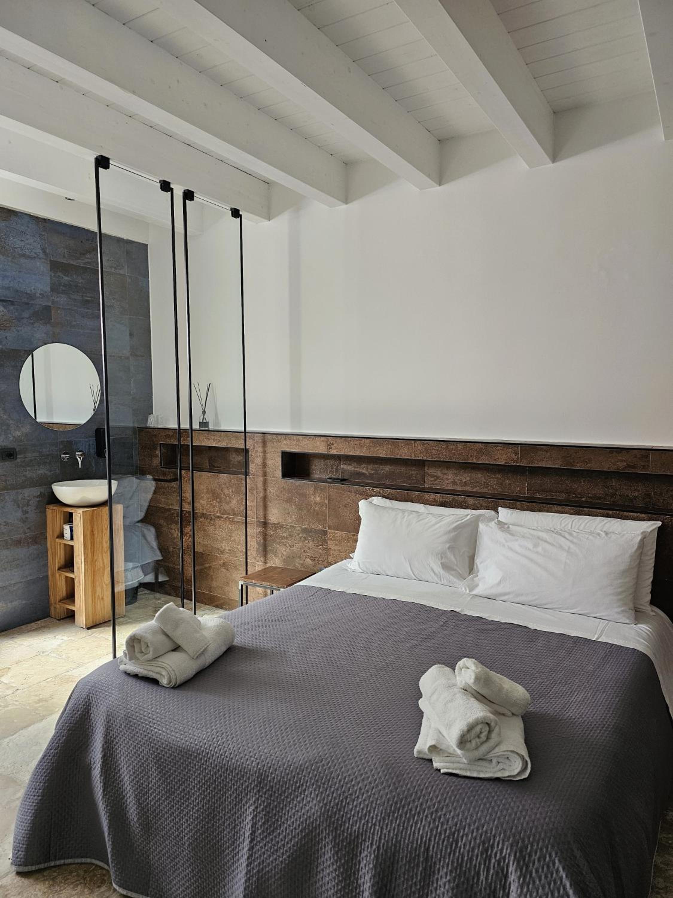 Deluxe Double Room - Photo 12