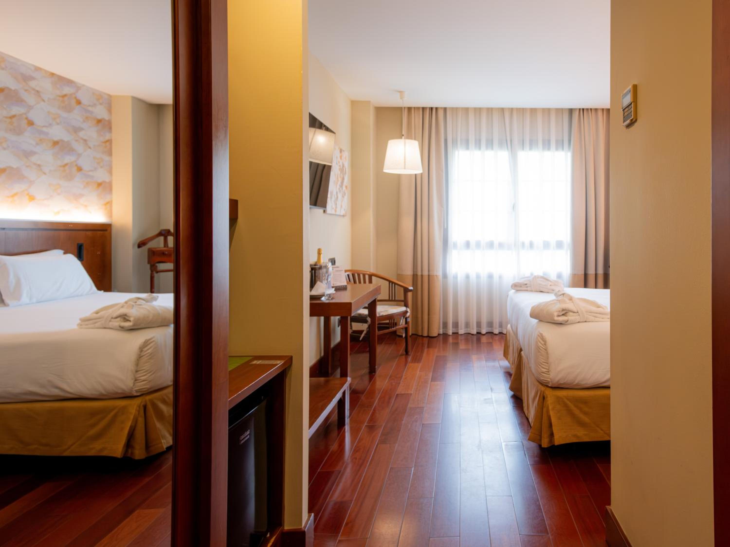 Double or Twin Room - Photo 4