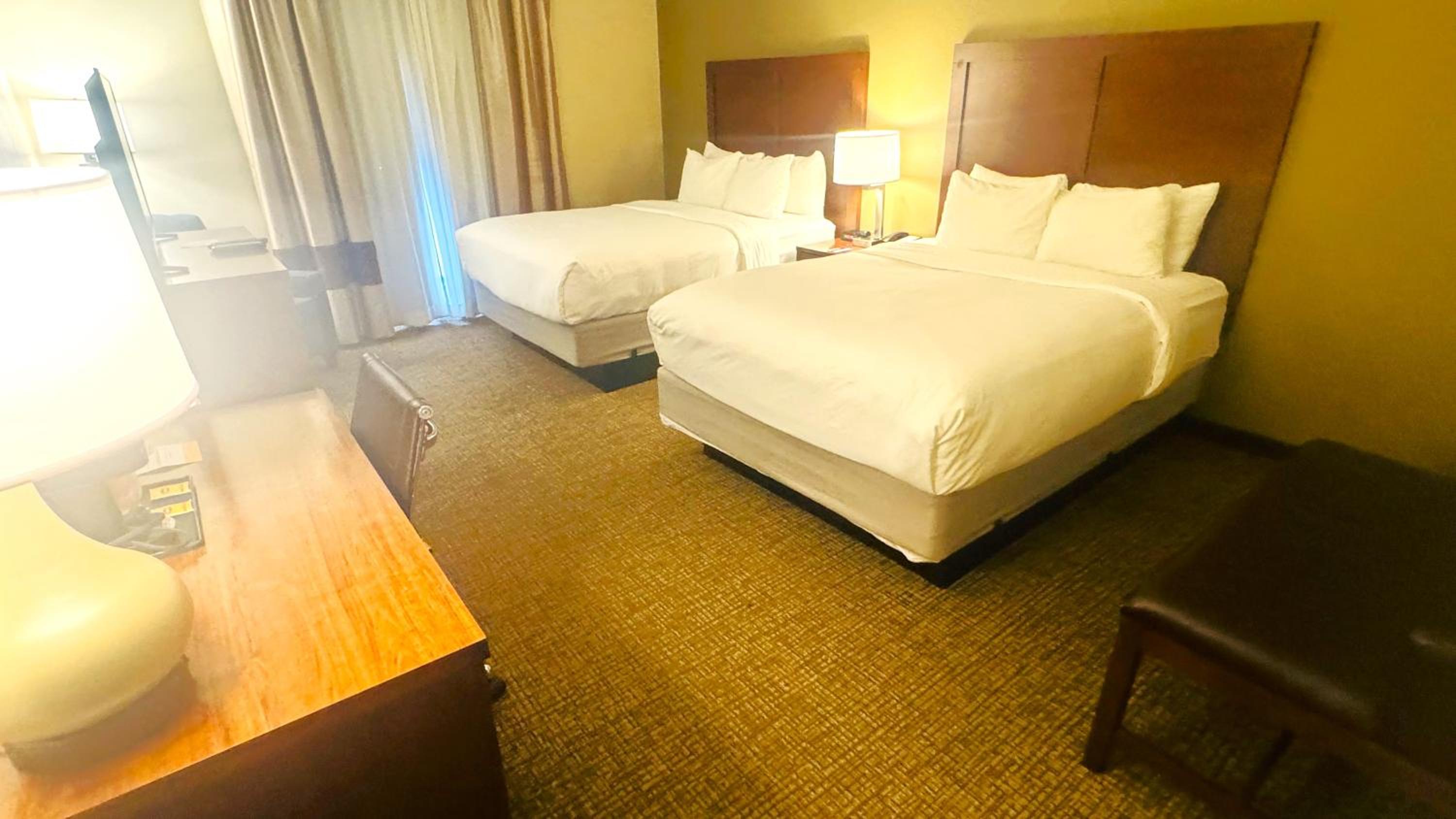 Queen Room with Two Queen Beds - Non-Smoking - Photo 9