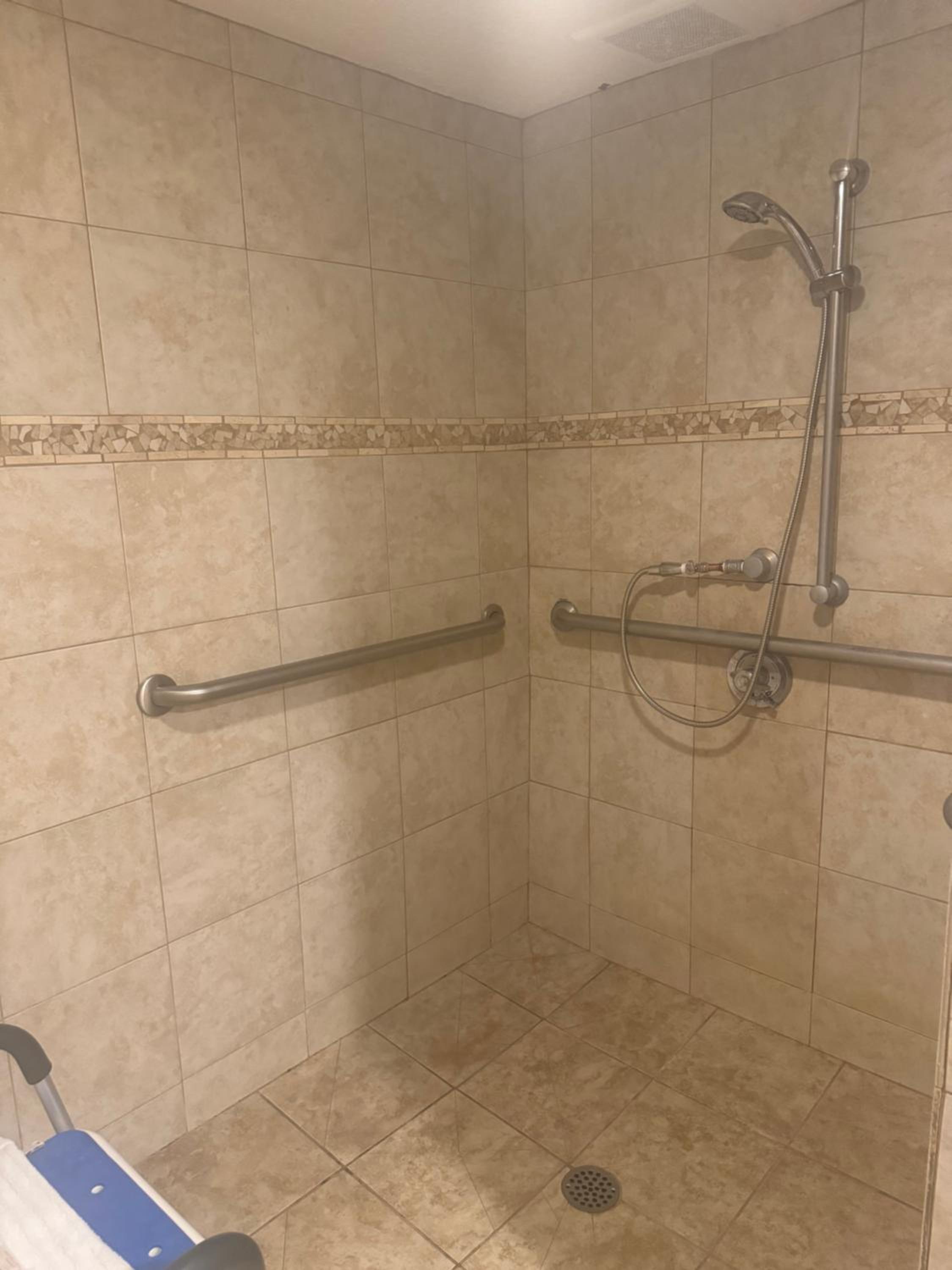 King Room - Accessible/Non-Smoking - Photo 3