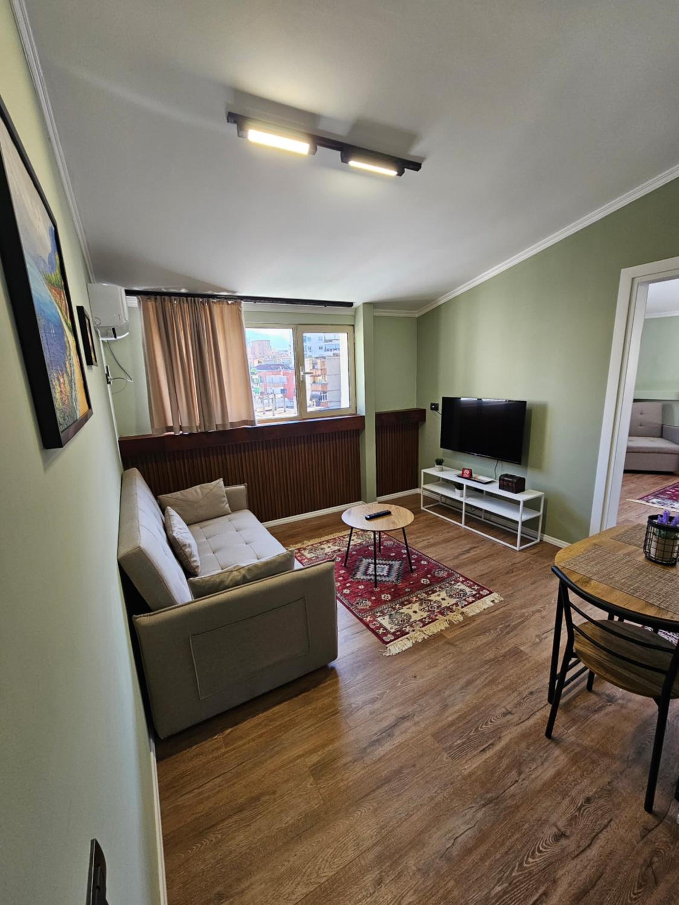 One-Bedroom Apartment photo 1