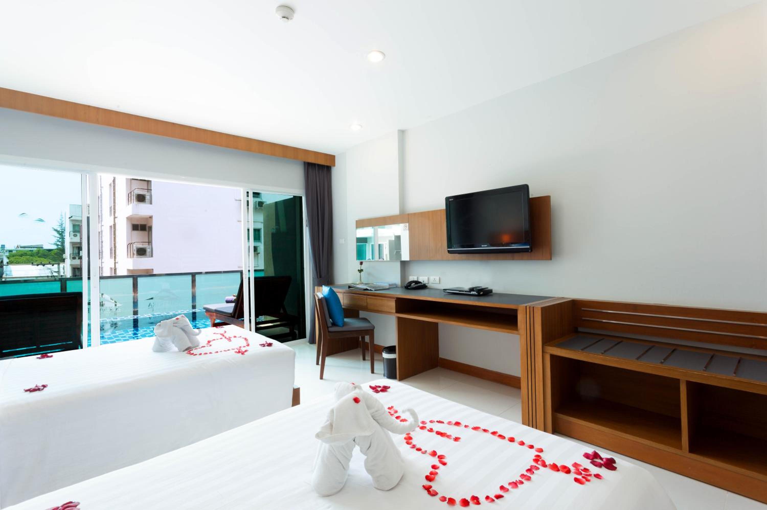 Deluxe Double or Twin Room with Pool Access - Photo 4