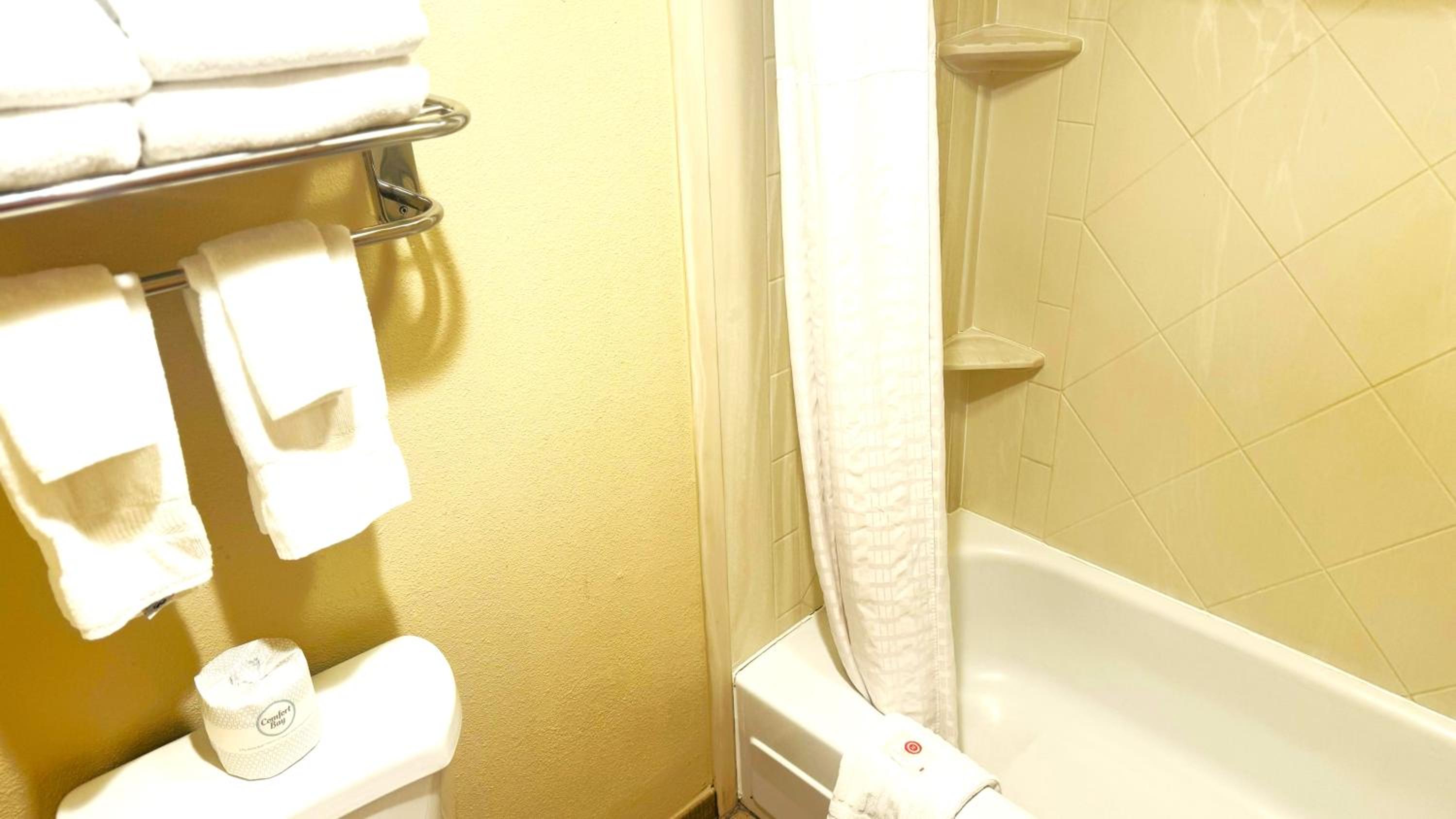 Queen Room - Non-Smoking - Photo 2