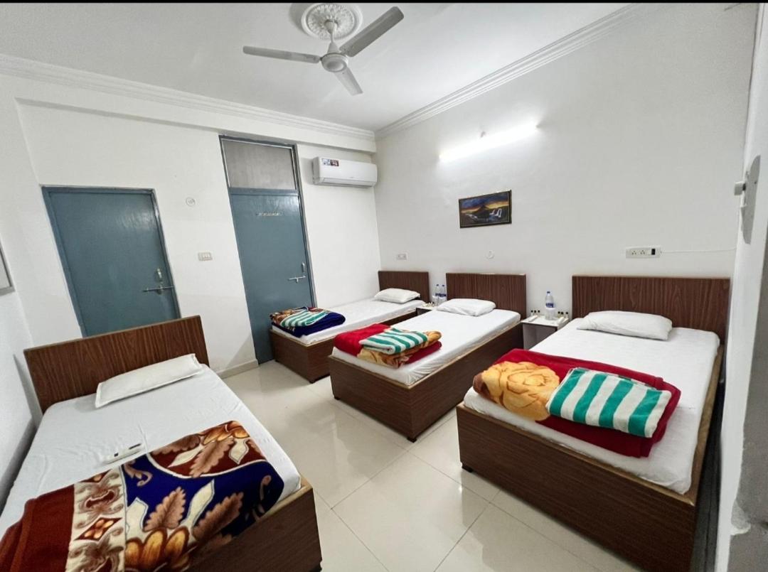 10-Bed Mixed Dormitory Room photo 2