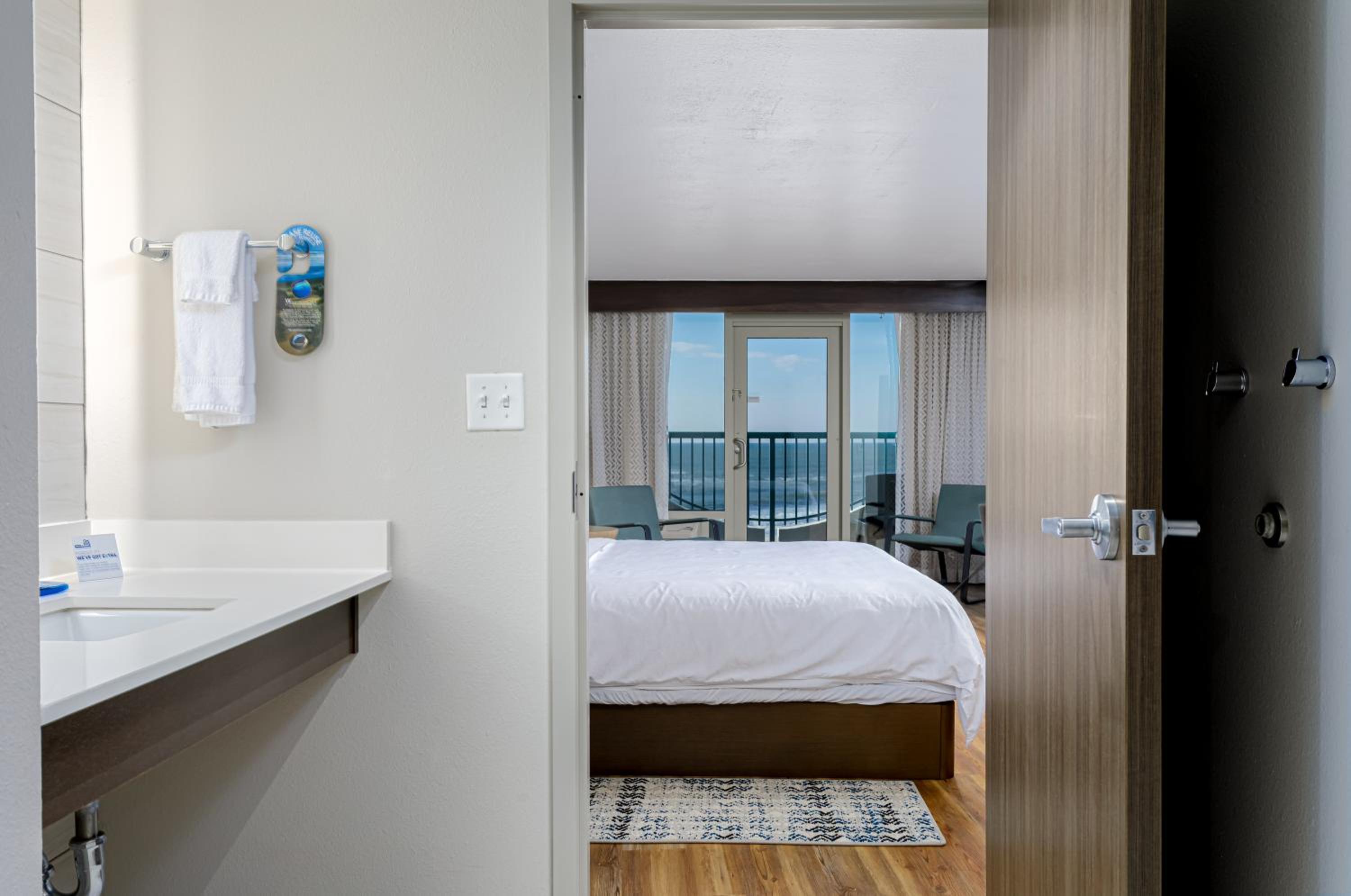 Standard King Room with Roll-in Shower - Mobility Accessible - Photo 6