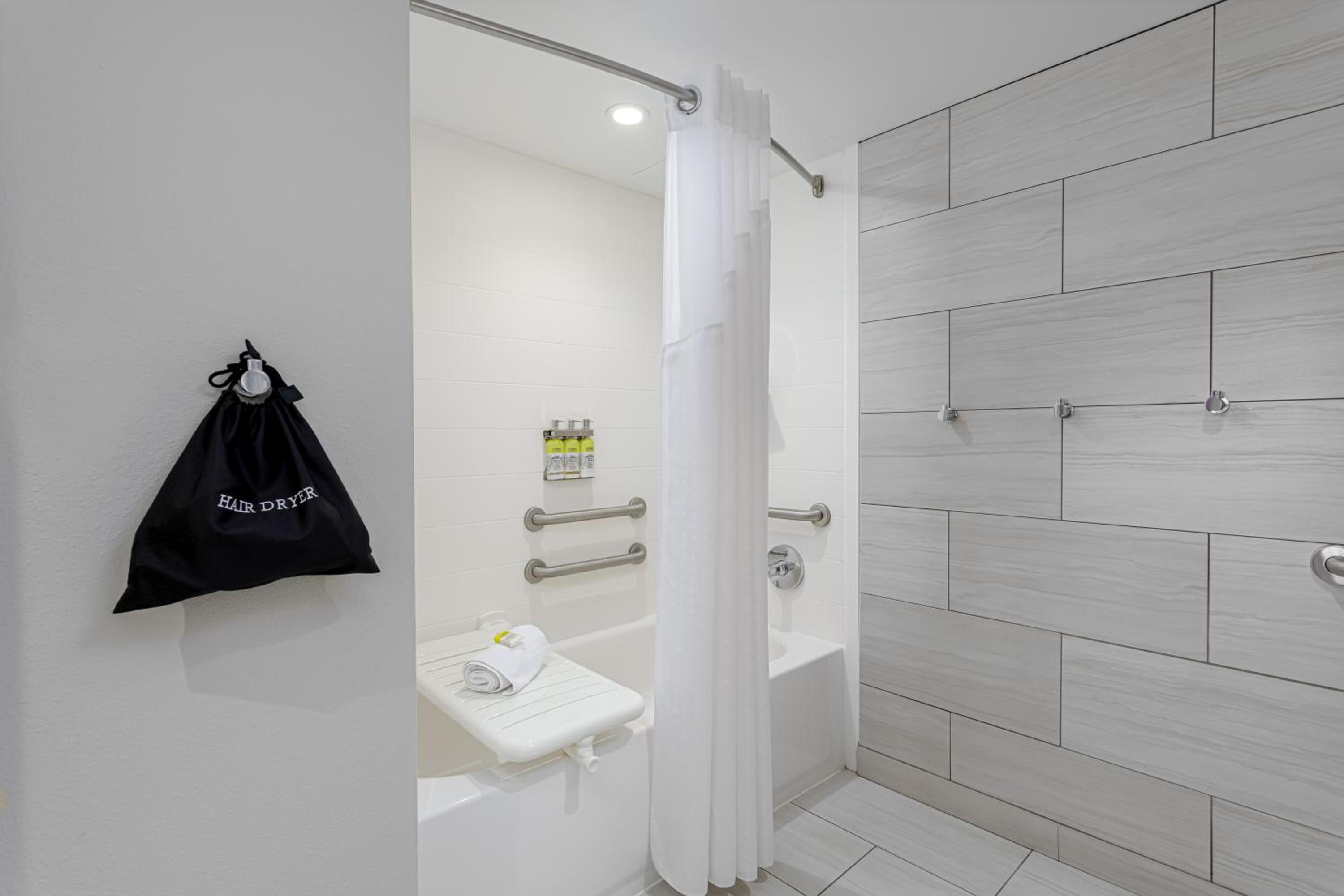 King Room - Mobility Access/Hearing Accessible - Photo 3
