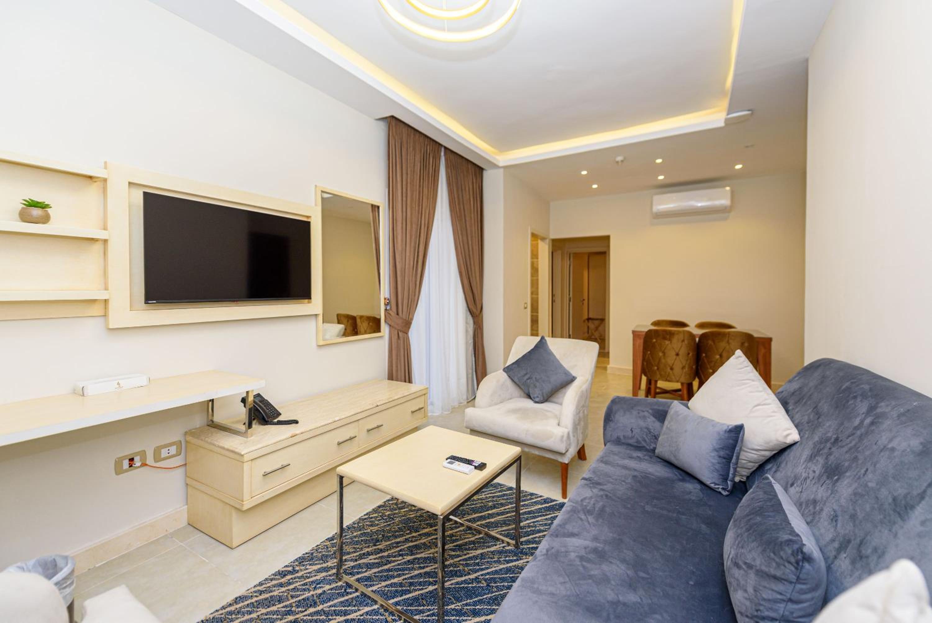 Two-Bedroom Suite Aqua Pool - Photo 7