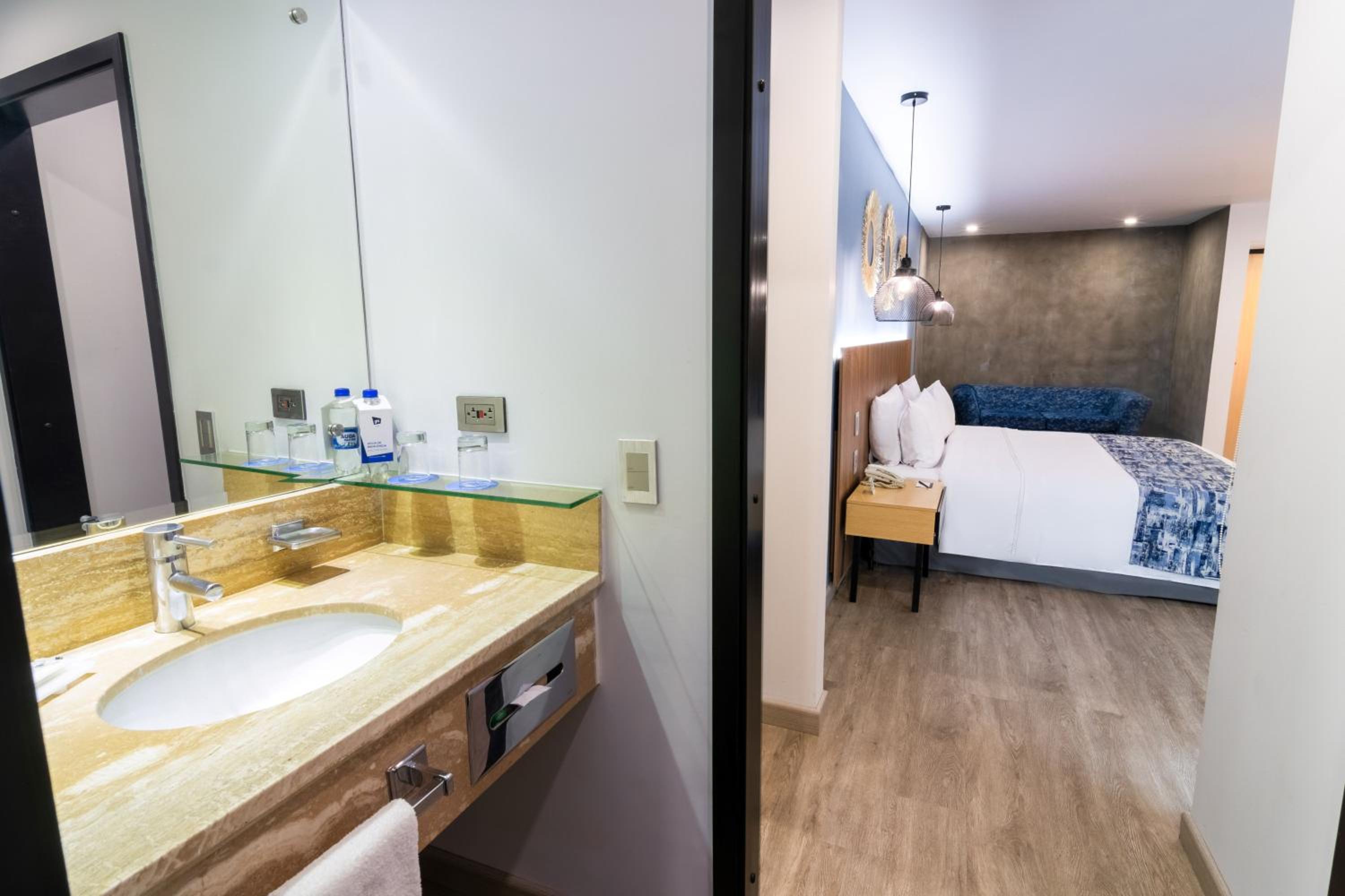 Single Room photo 3