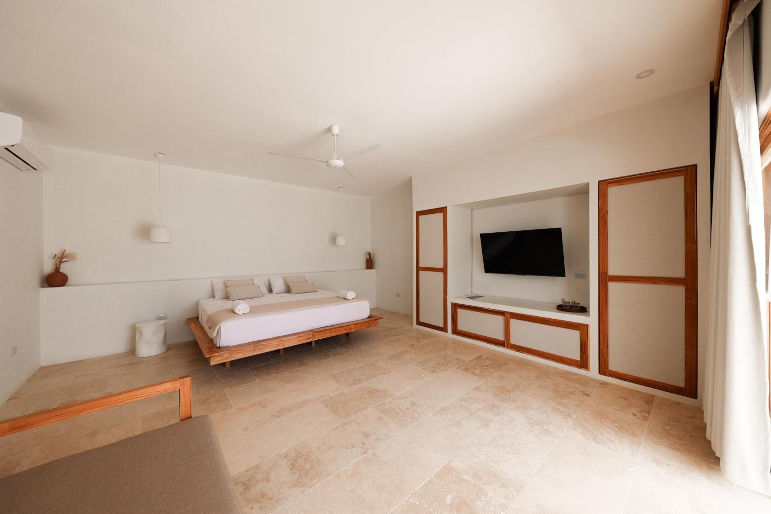 King Studio with Sofa Bed