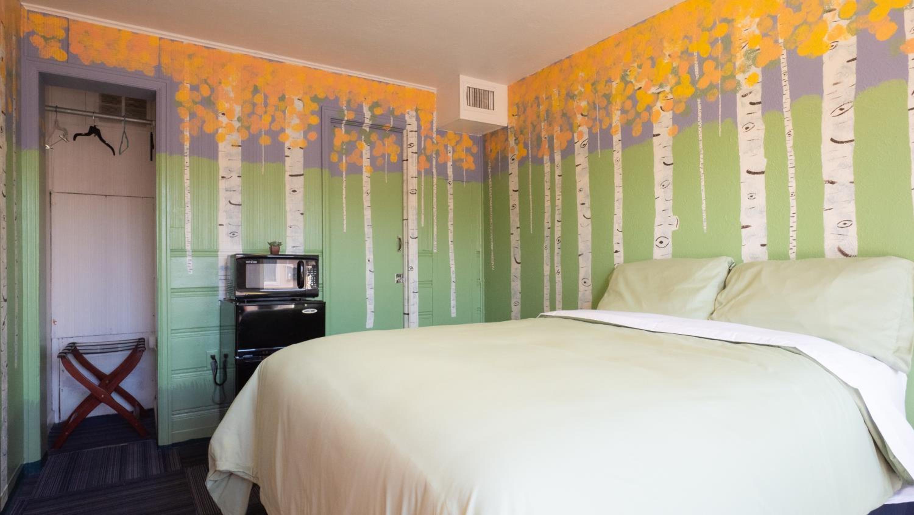 Deluxe Double Room with Bath - Photo 2