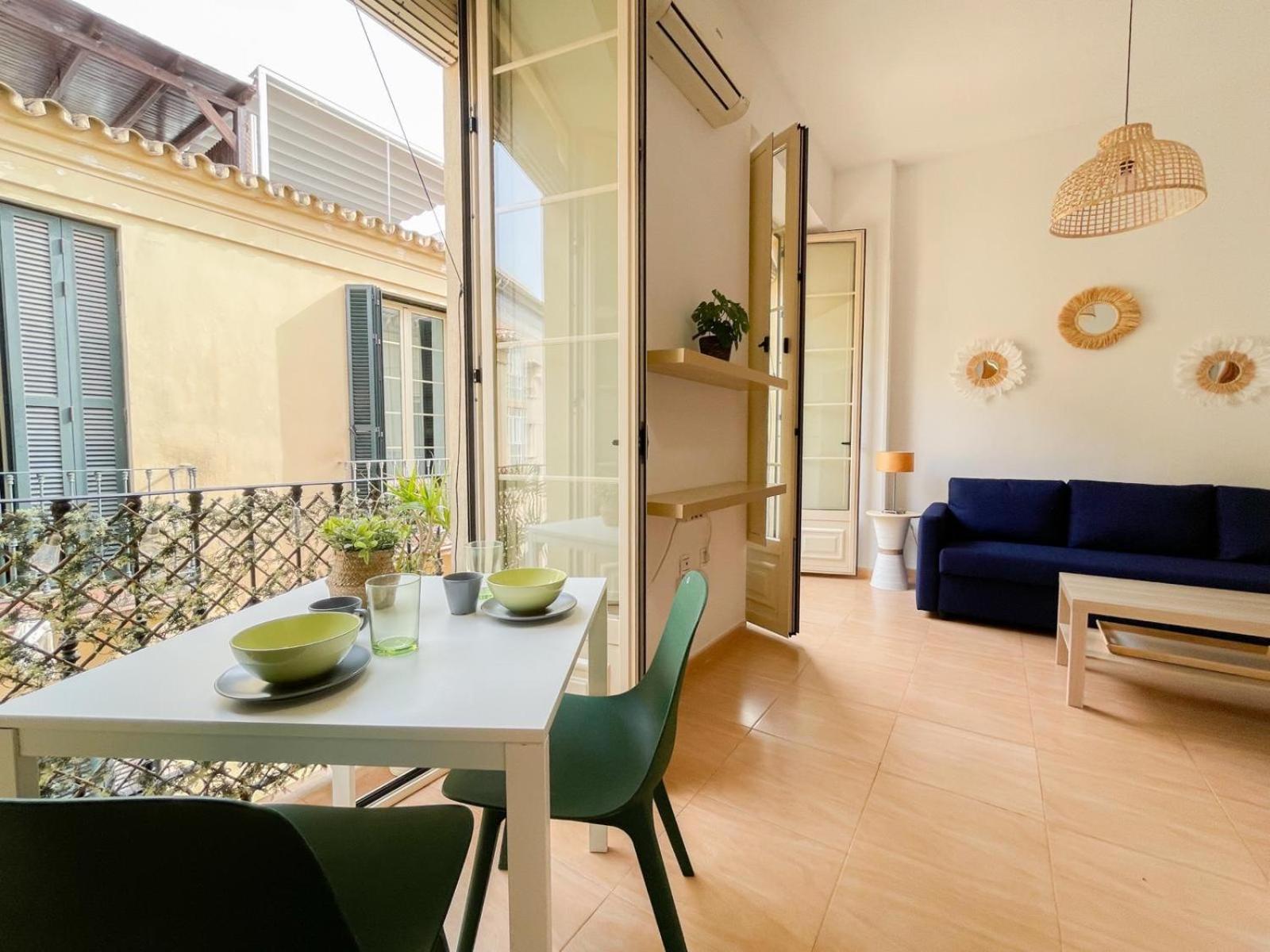 Apartamento con Balcón