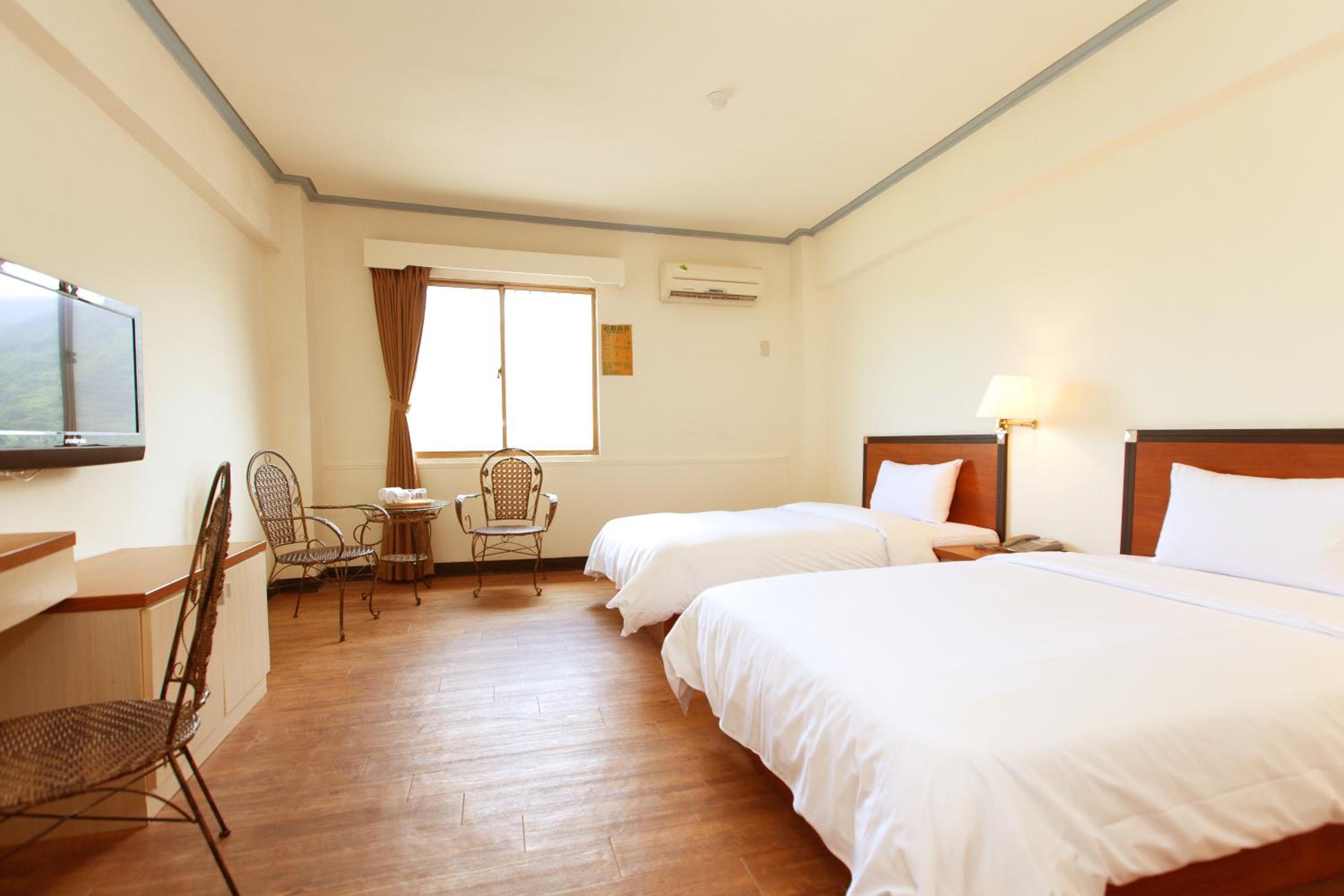 Twin Room - Photo 2