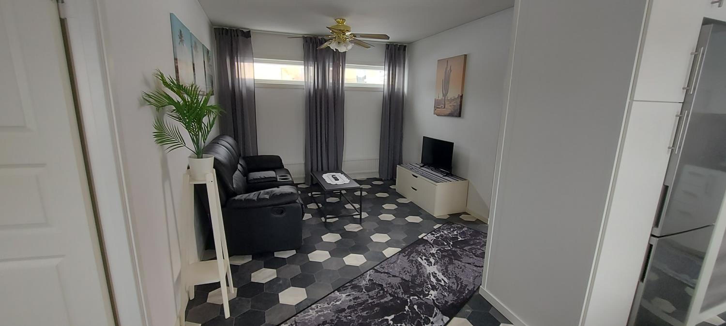 One-Bedroom Apartment photo 2