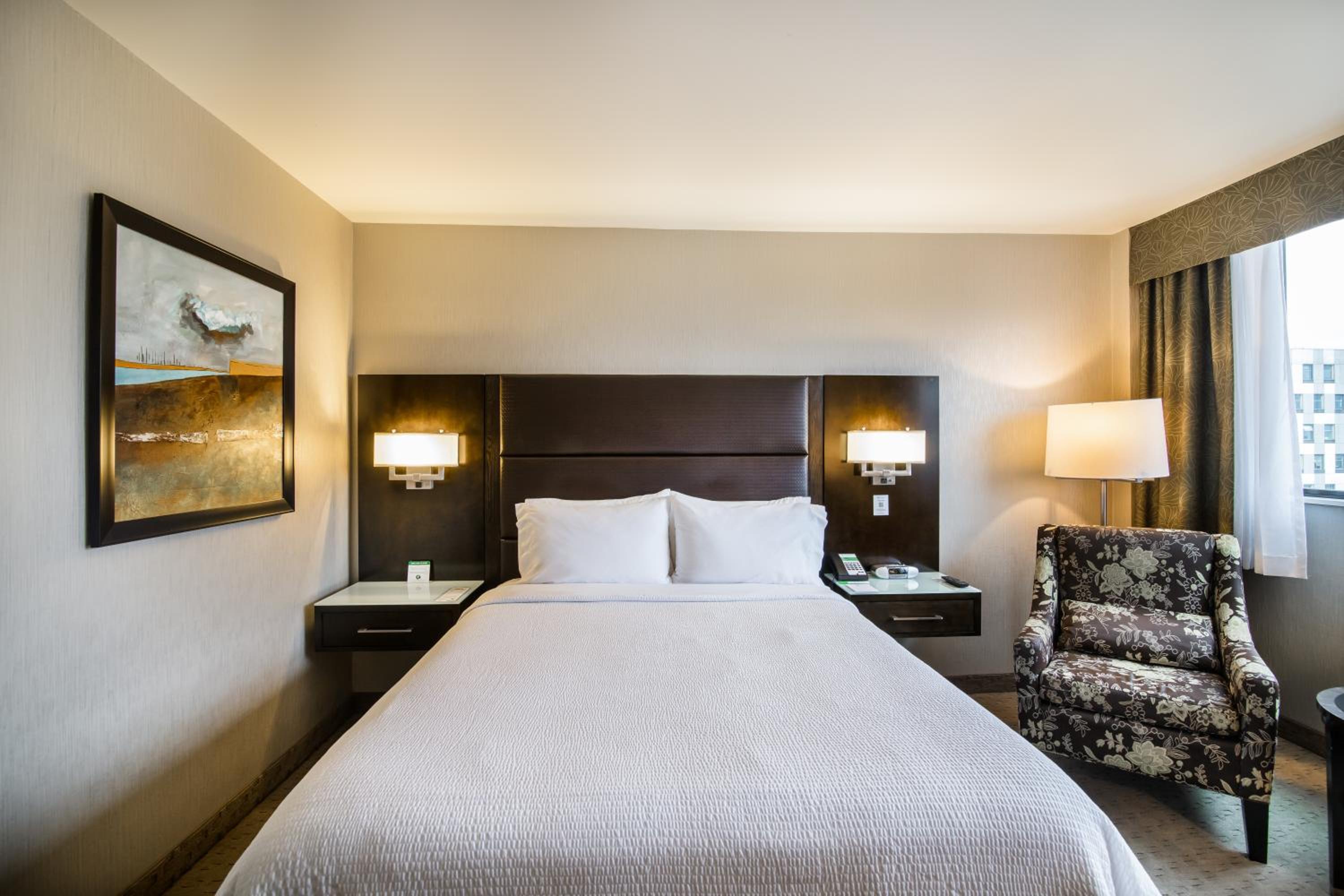 Bed & Sleeping Area