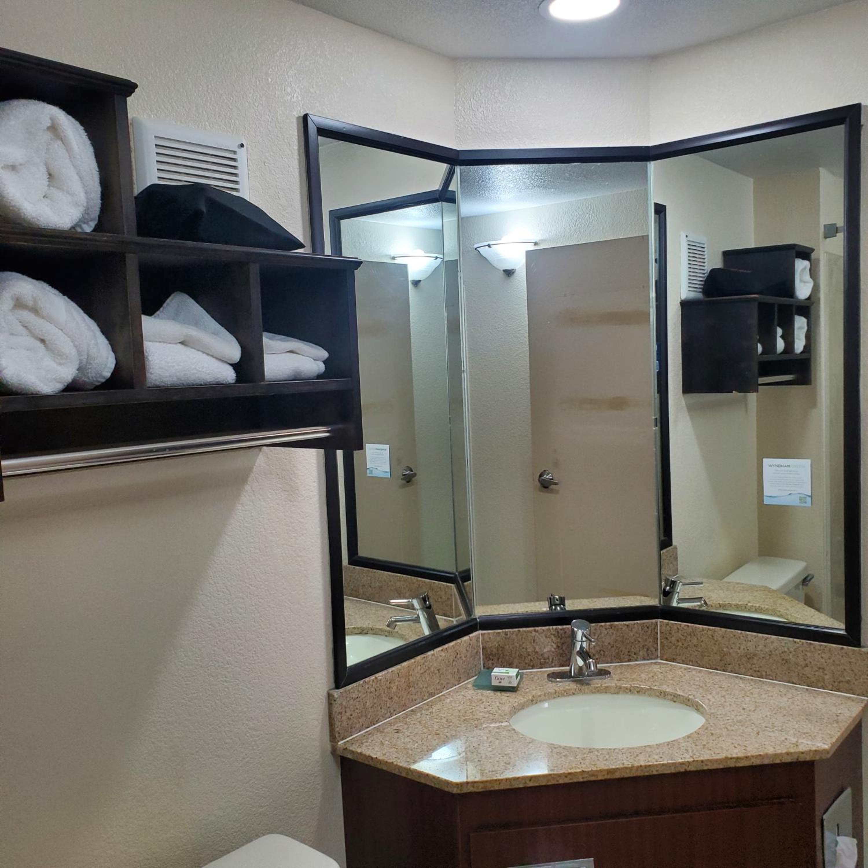 Deluxe King Room - Photo 3