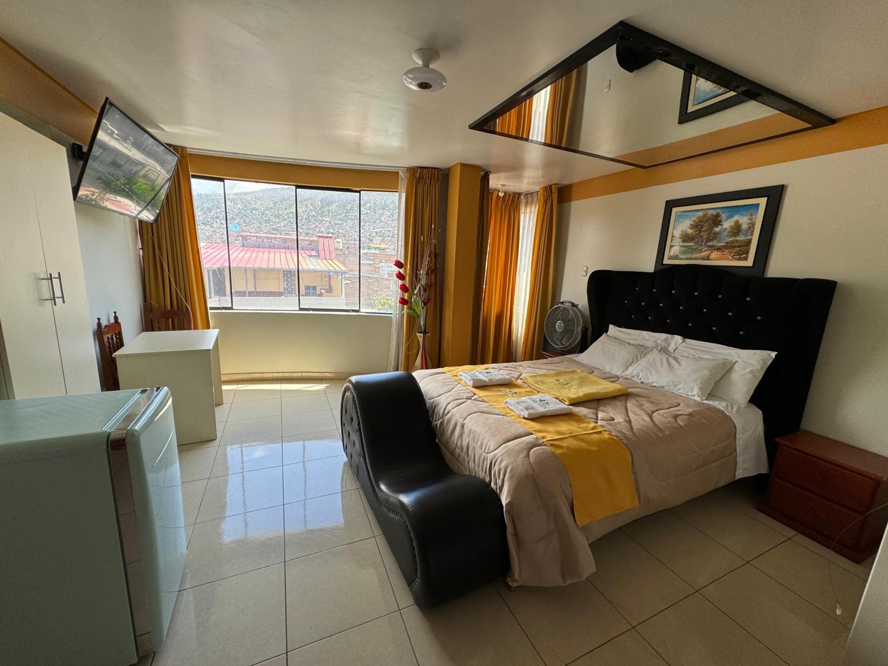 Queen Suite with Spa Bath