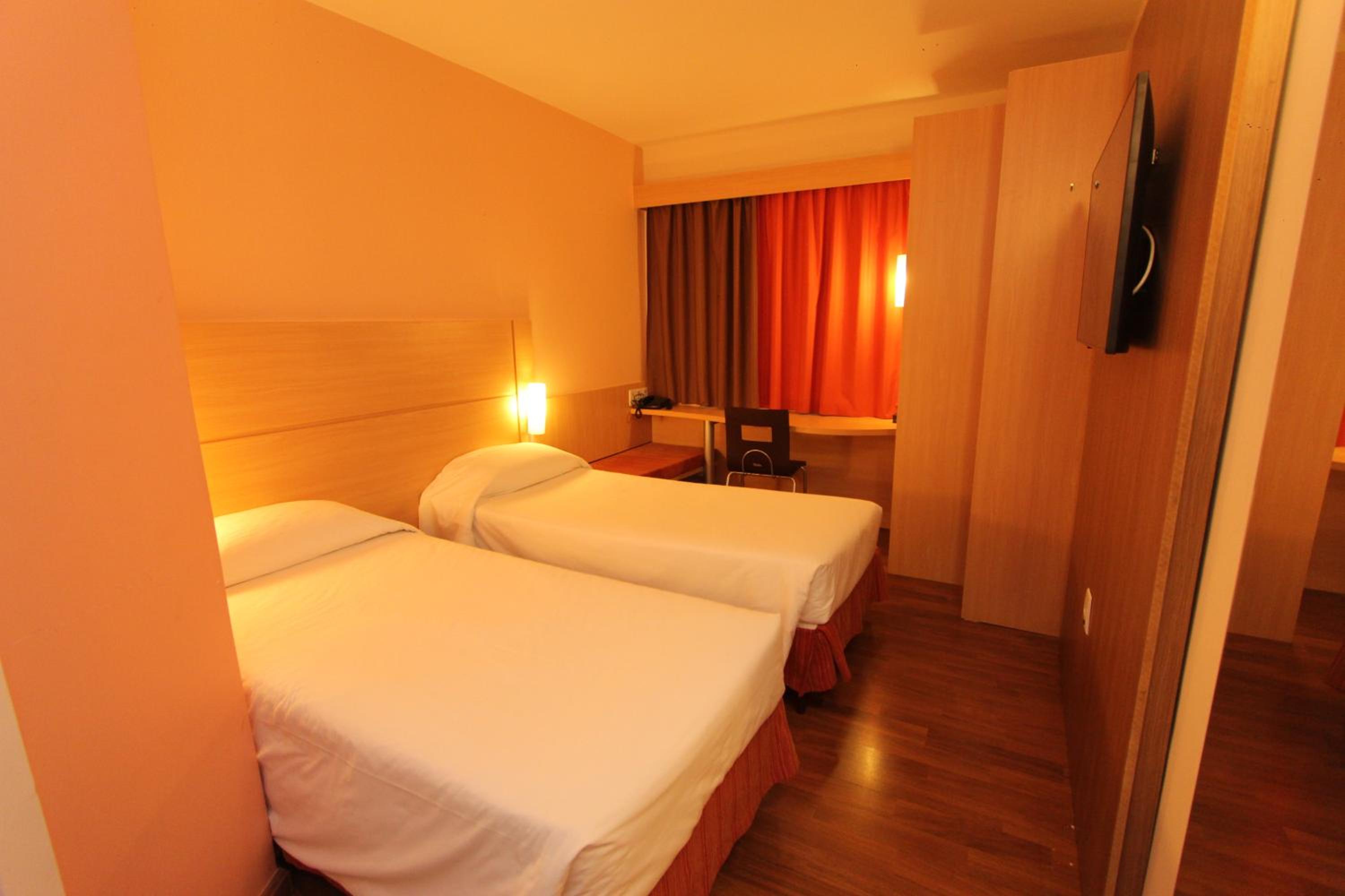 Standard Twin Room photo 3