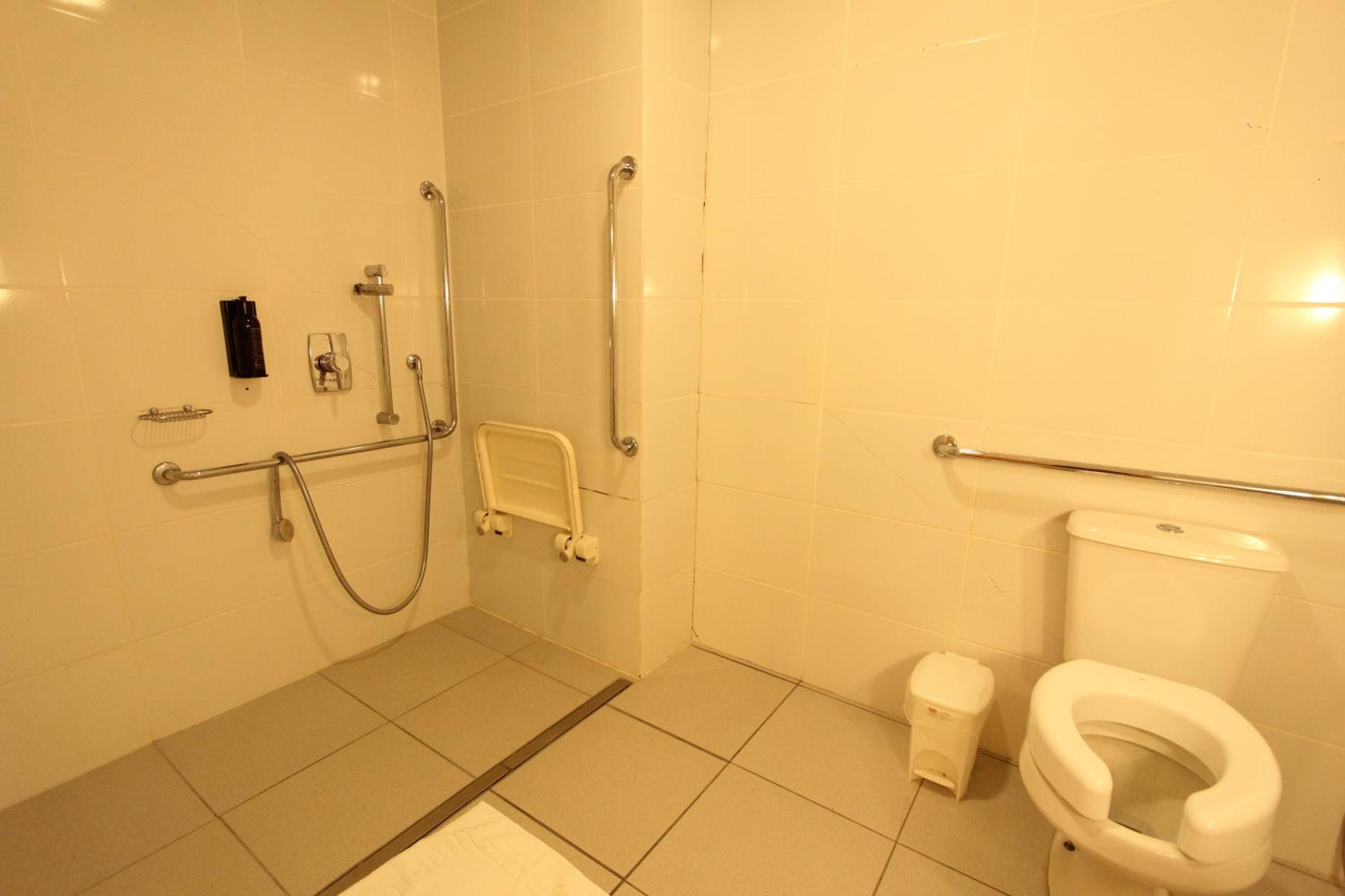 Double Room - Disability Access photo 2