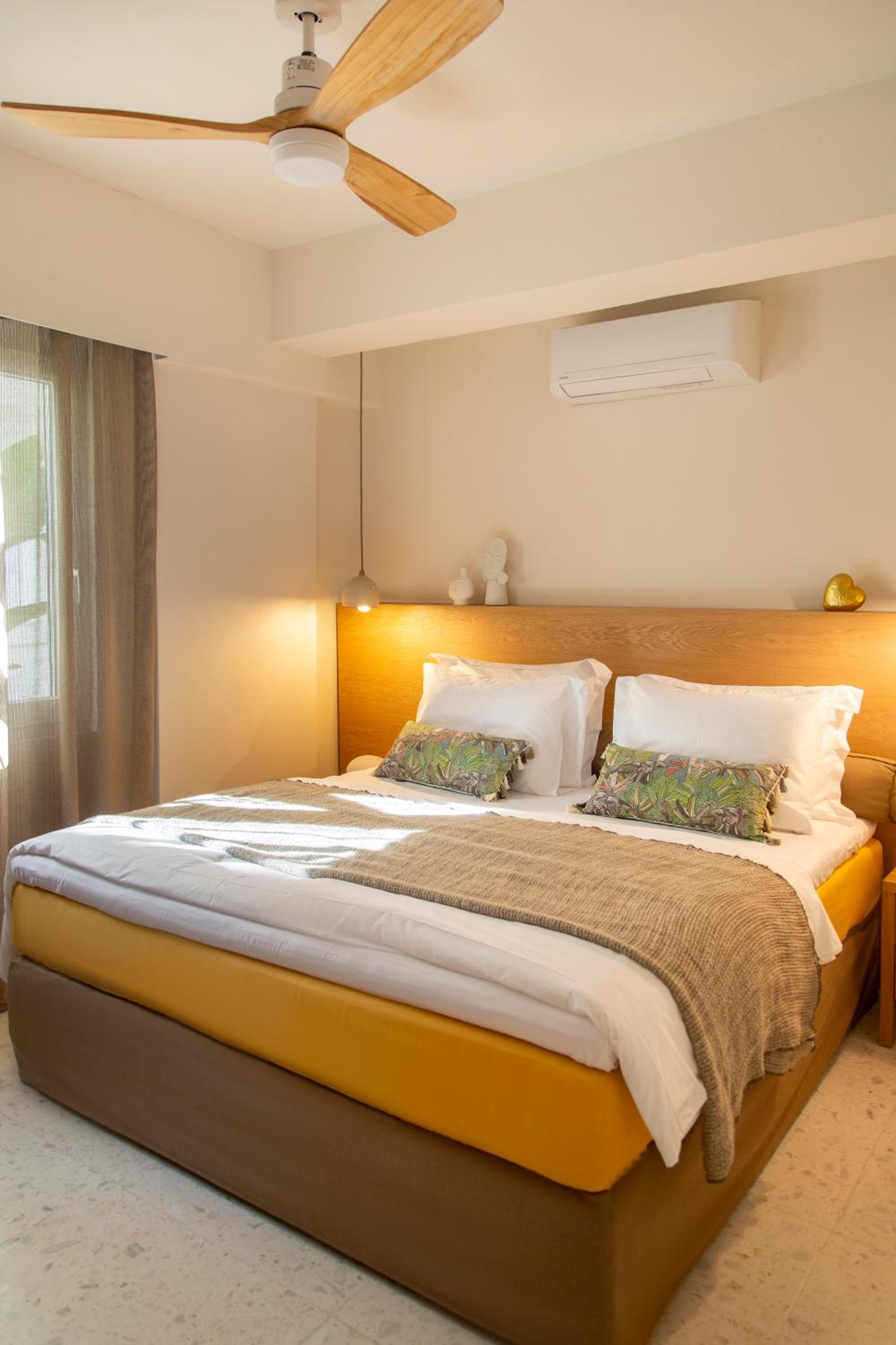 Deluxe King Suite photo 3