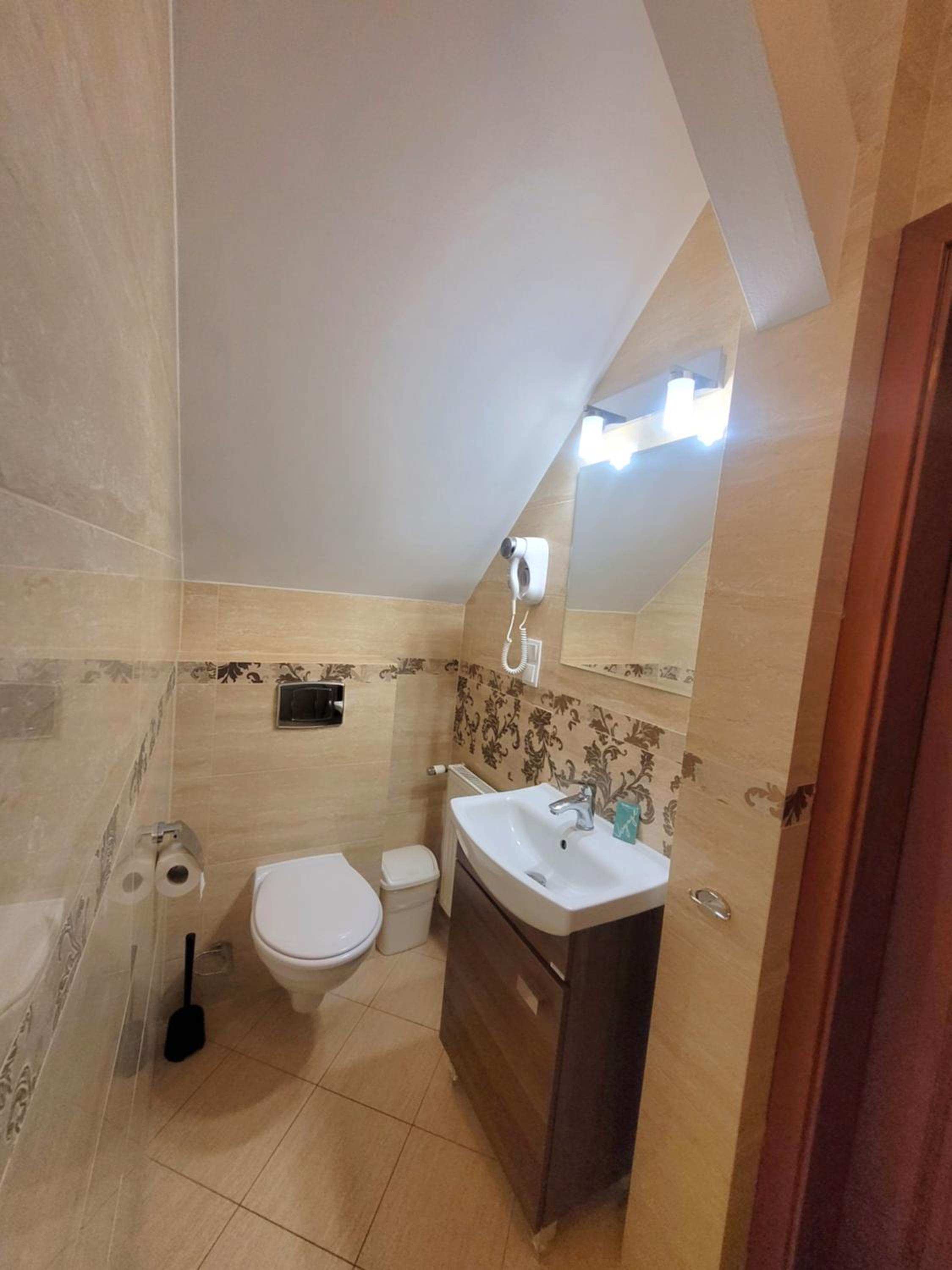Double Room - Attic - Photo 3