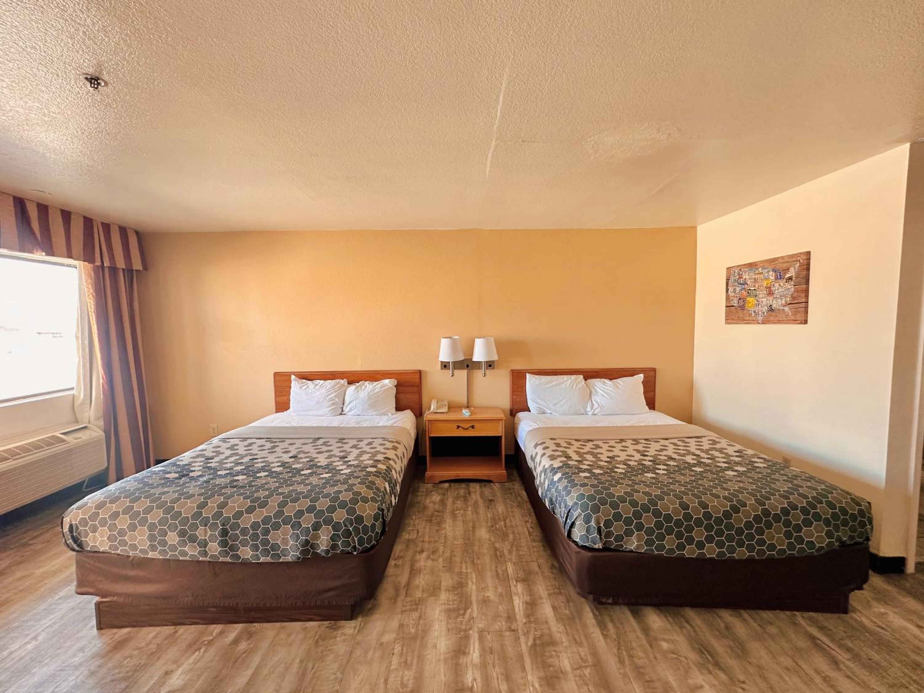 Superior Queen Room with Two Queen Beds - Non Smoking photo 2