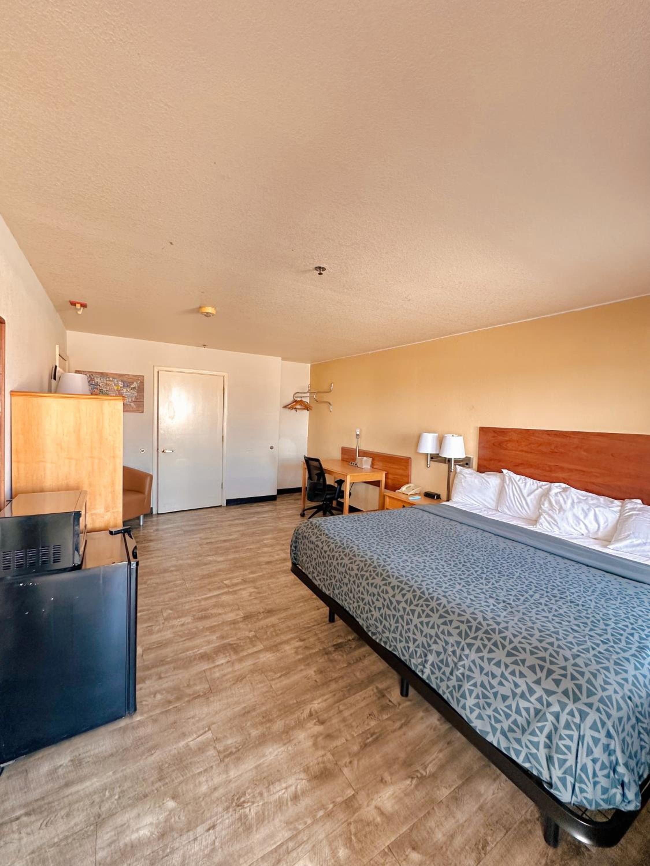 King Room - Accessible/Non Smoking - Photo 1