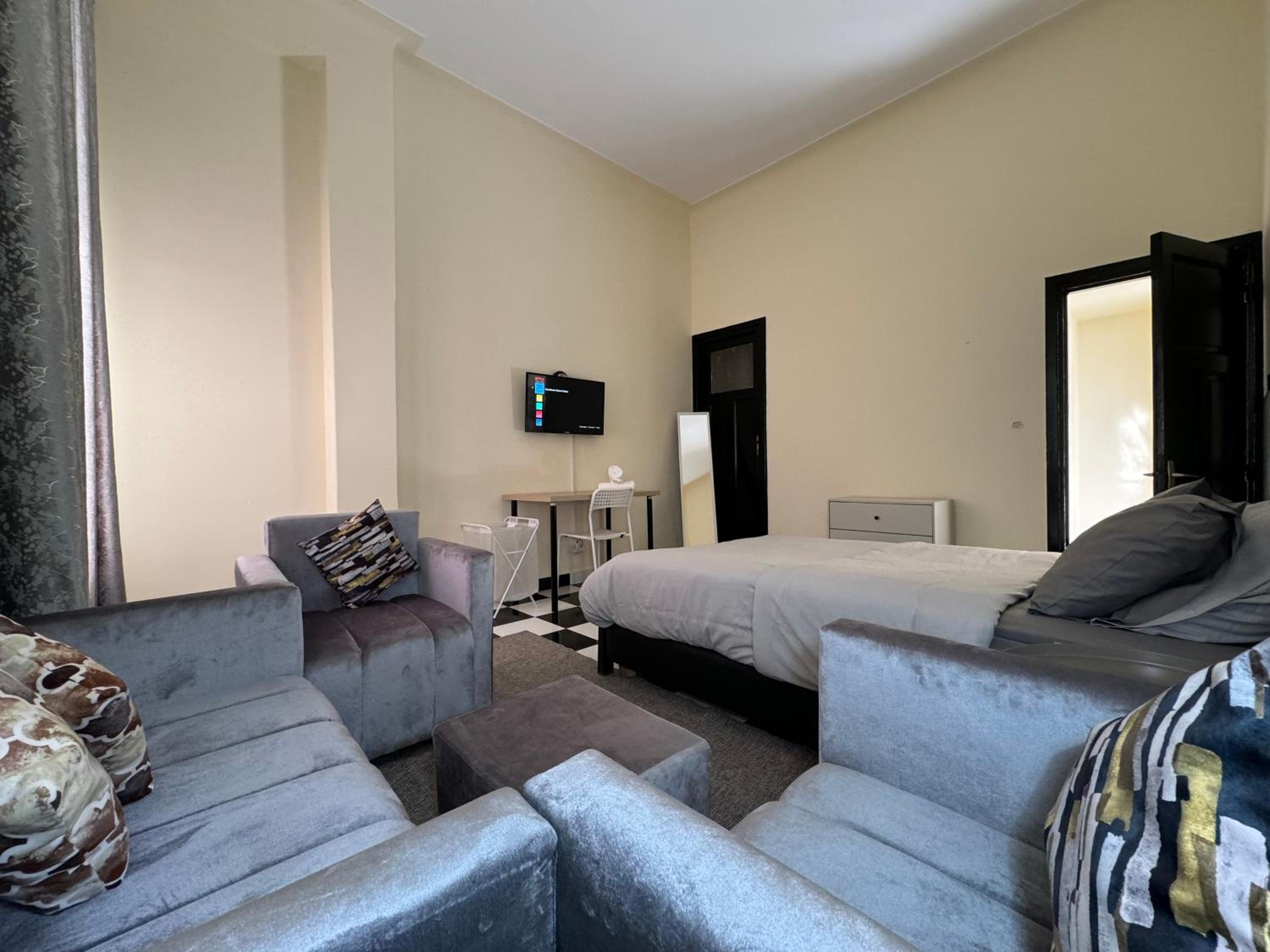 One-Bedroom Apartment