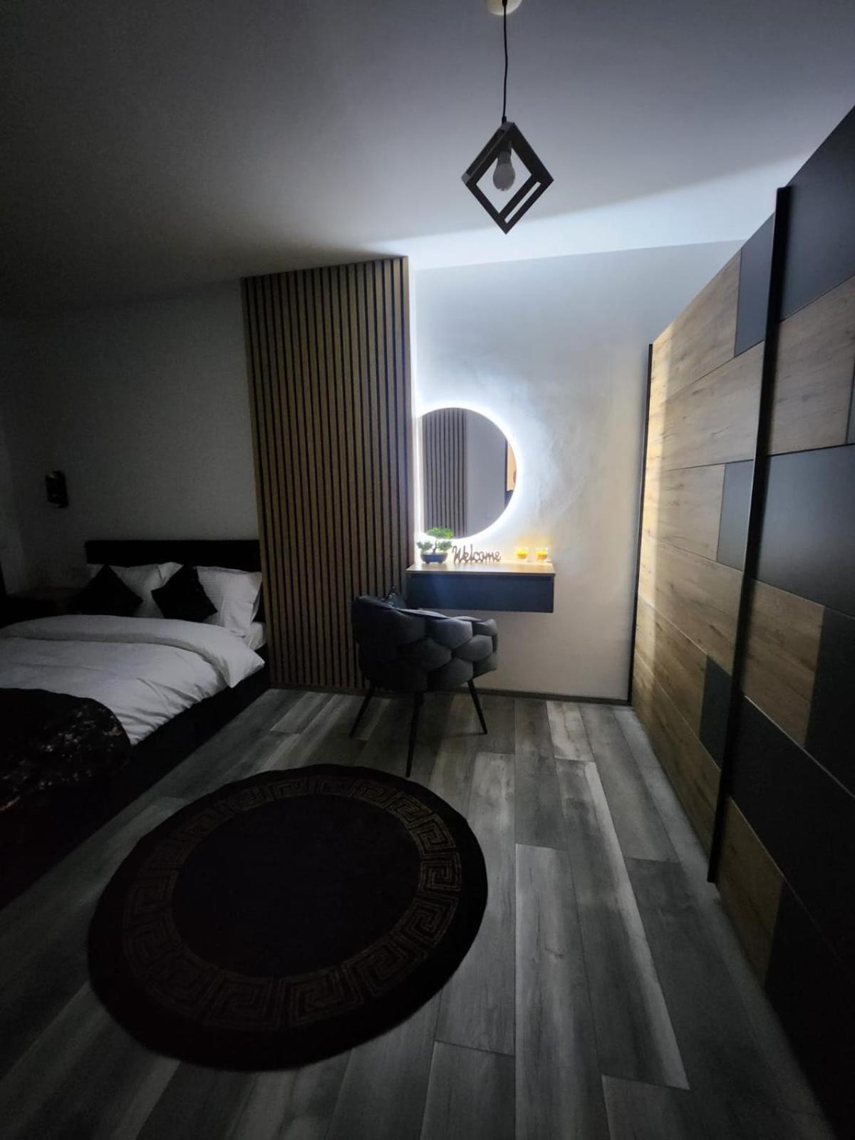 Deluxe Apartment photo 2