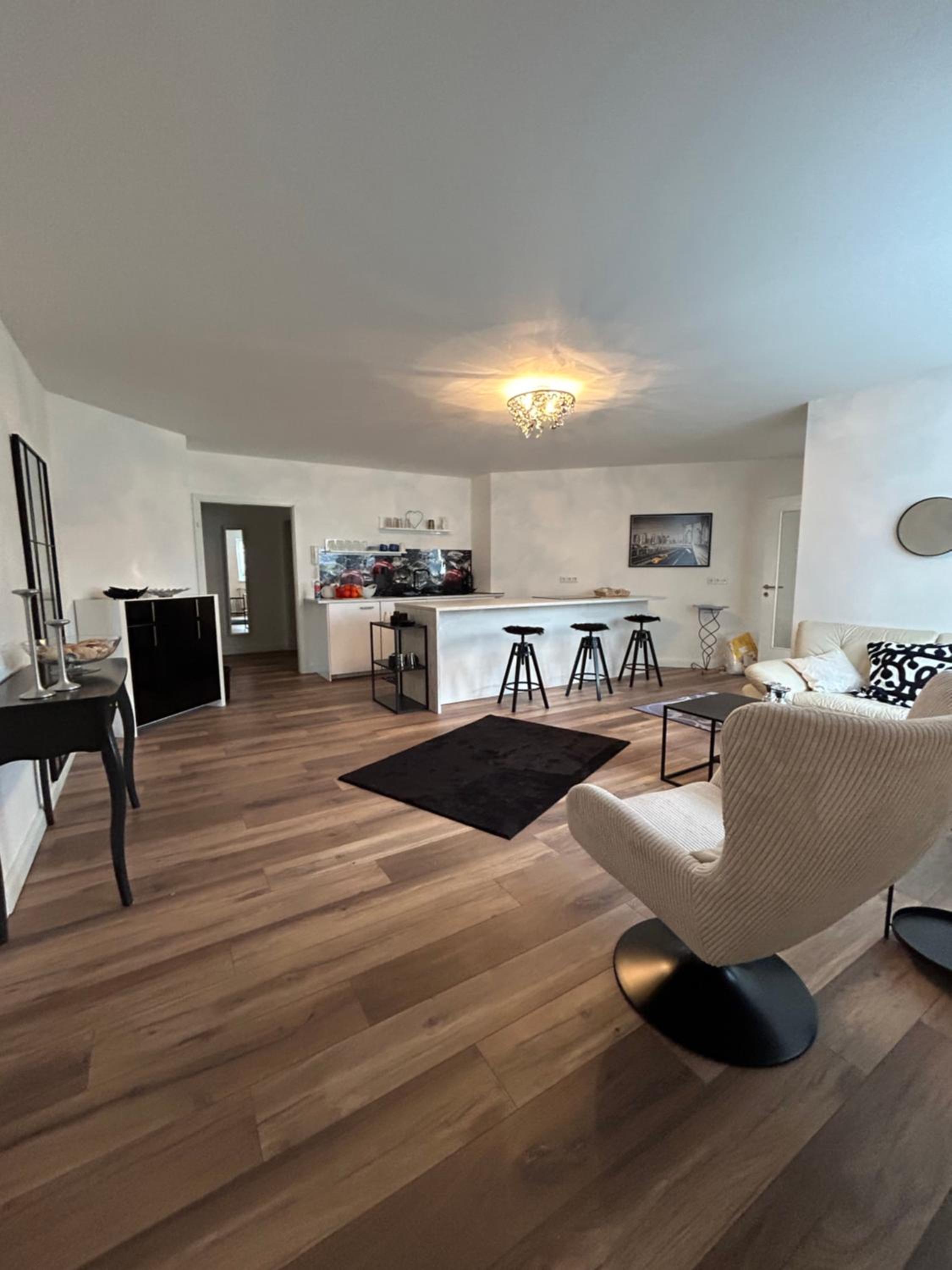 One-Bedroom Apartment photo 1