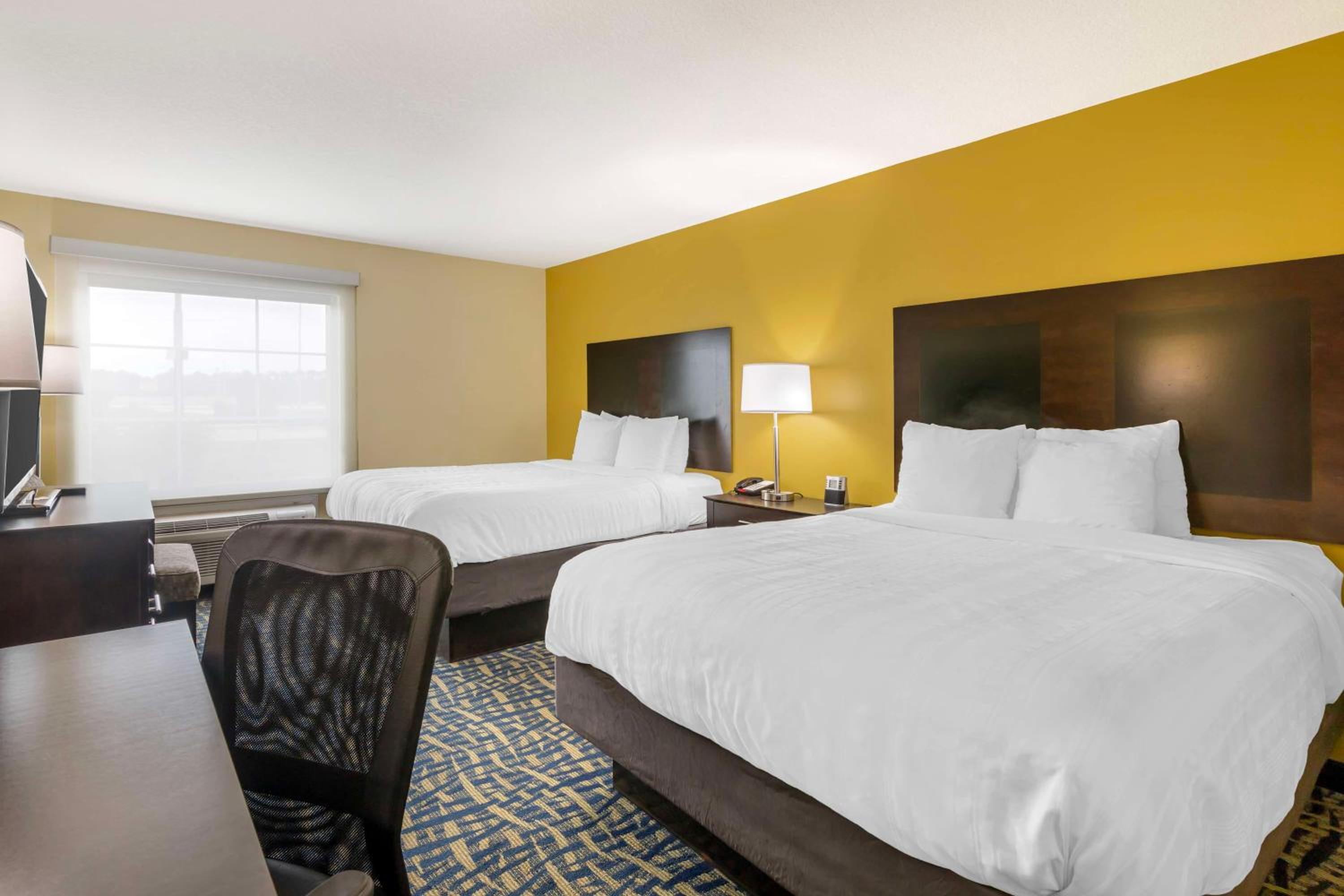 Queen Room with Two Queen Beds - Photo 1