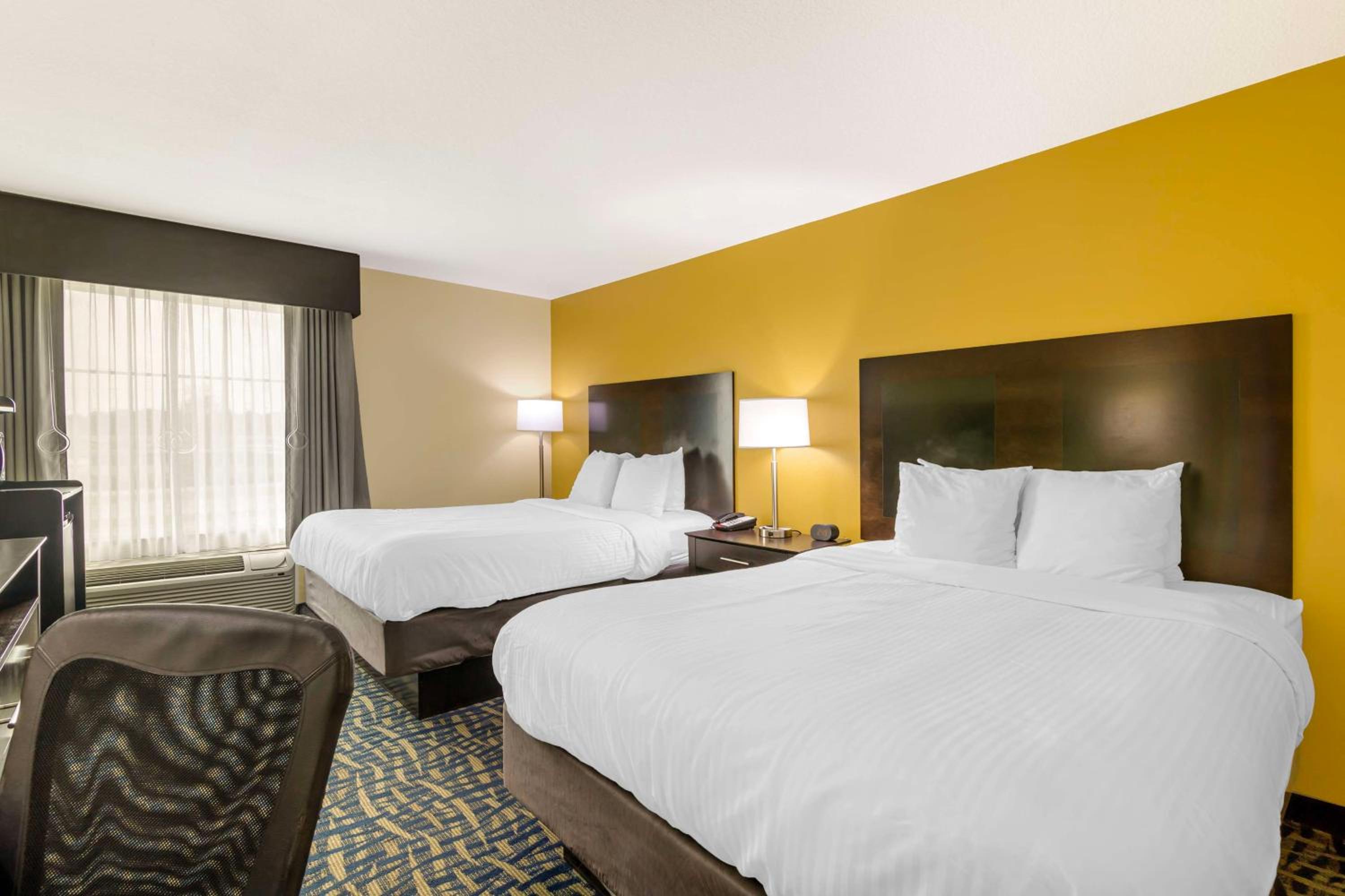 Queen Room with Two Queen Beds and Bath Tub - Disability Access/Non-Smoking  - Photo 1