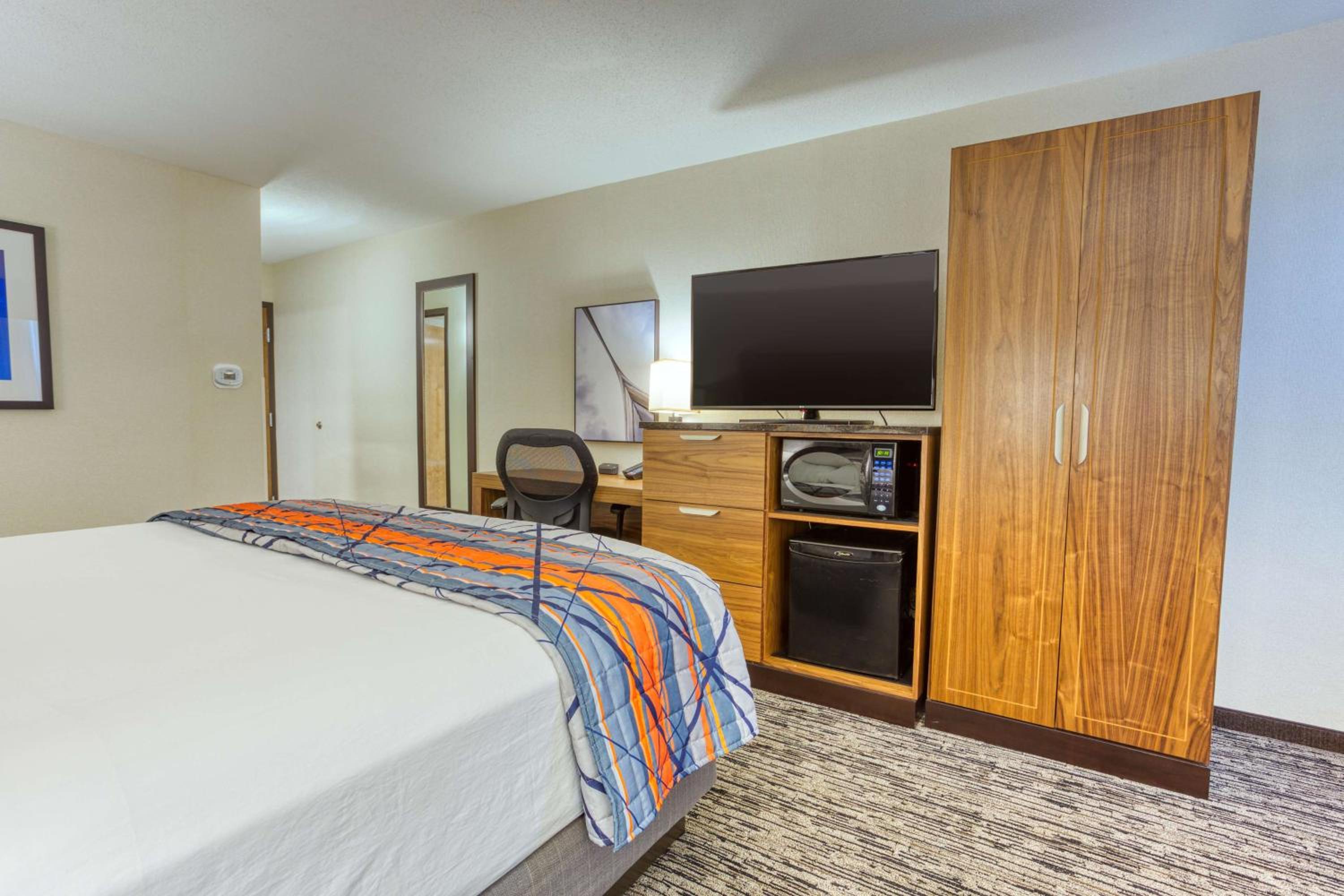 Deluxe King Room photo 1