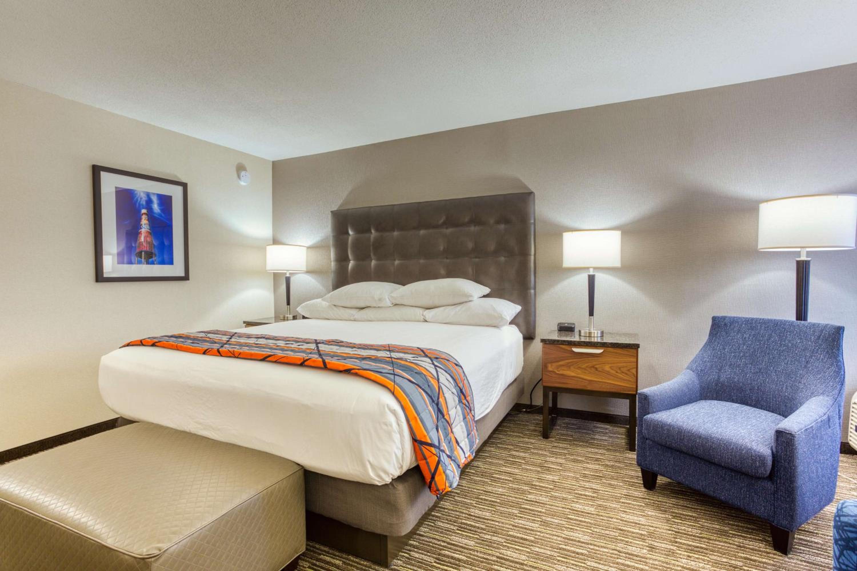 Deluxe King Room with Sofa Bed photo 1