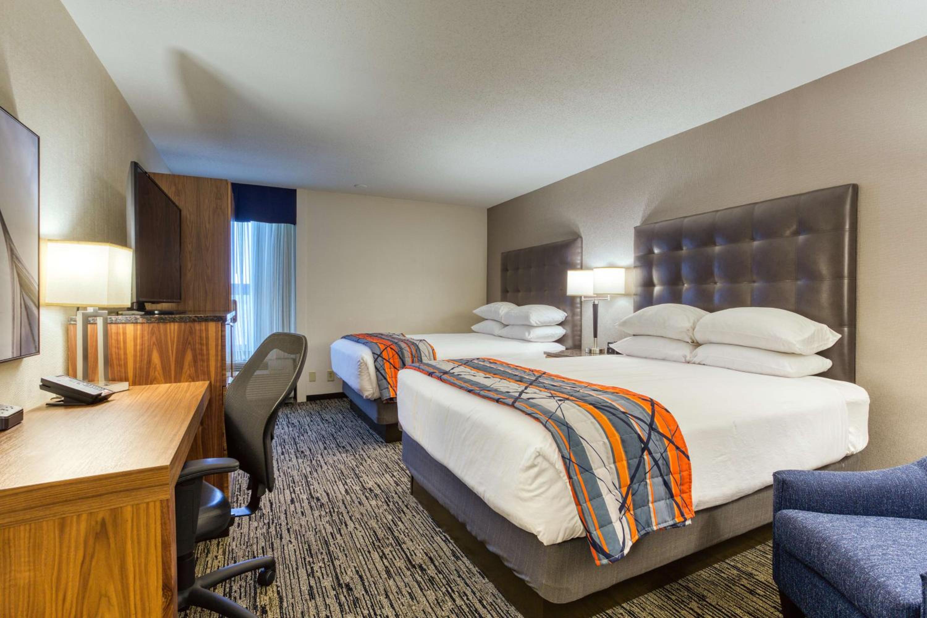 Deluxe Queen Room with Two Queen Beds photo 1
