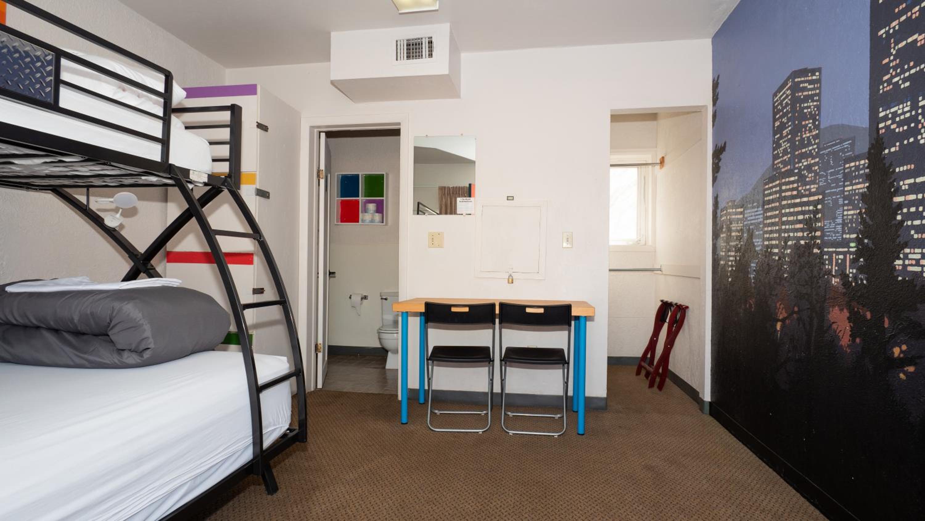 Triple Room with Private Bathroom - Photo 3