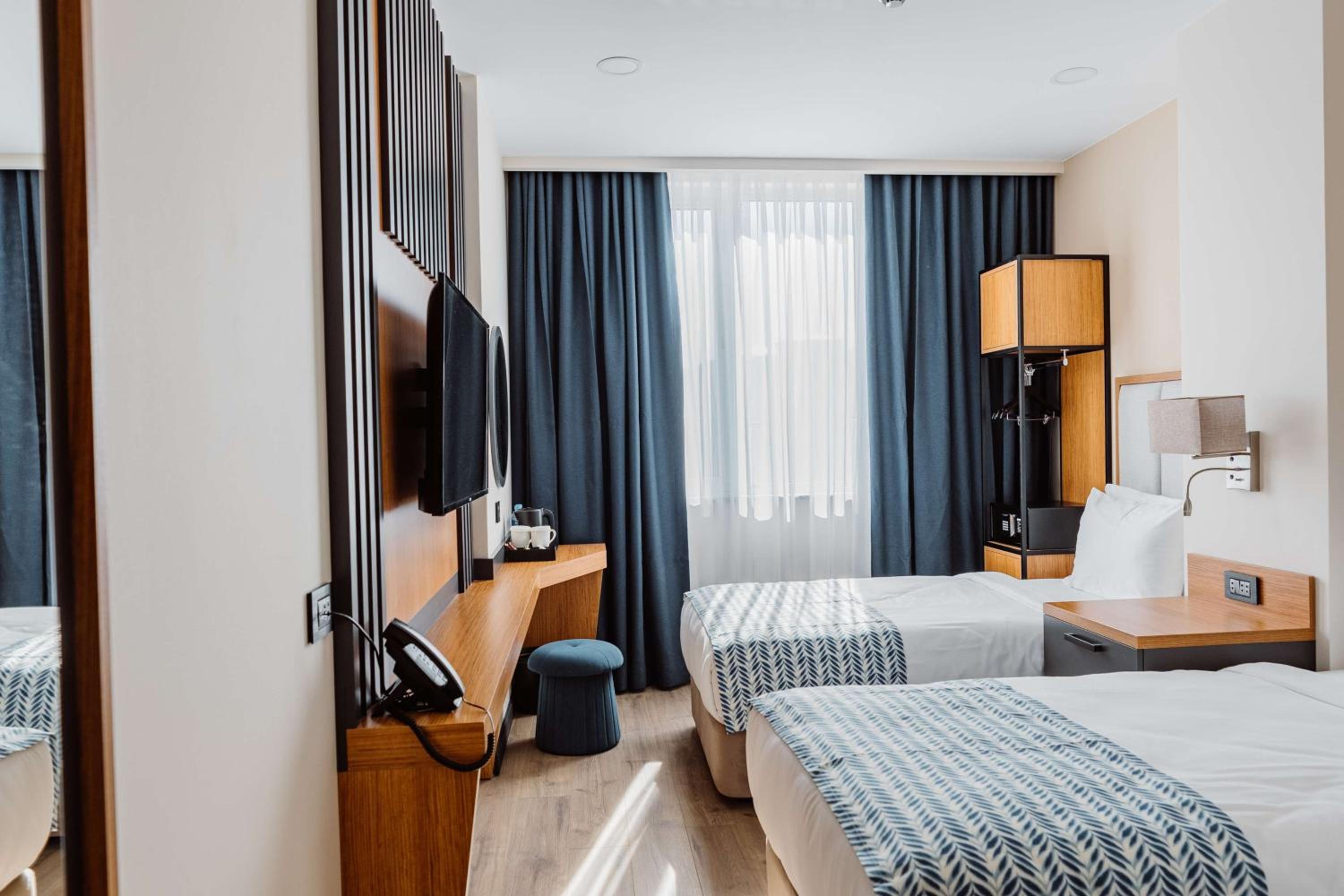 Standard Twin Room - Photo 3