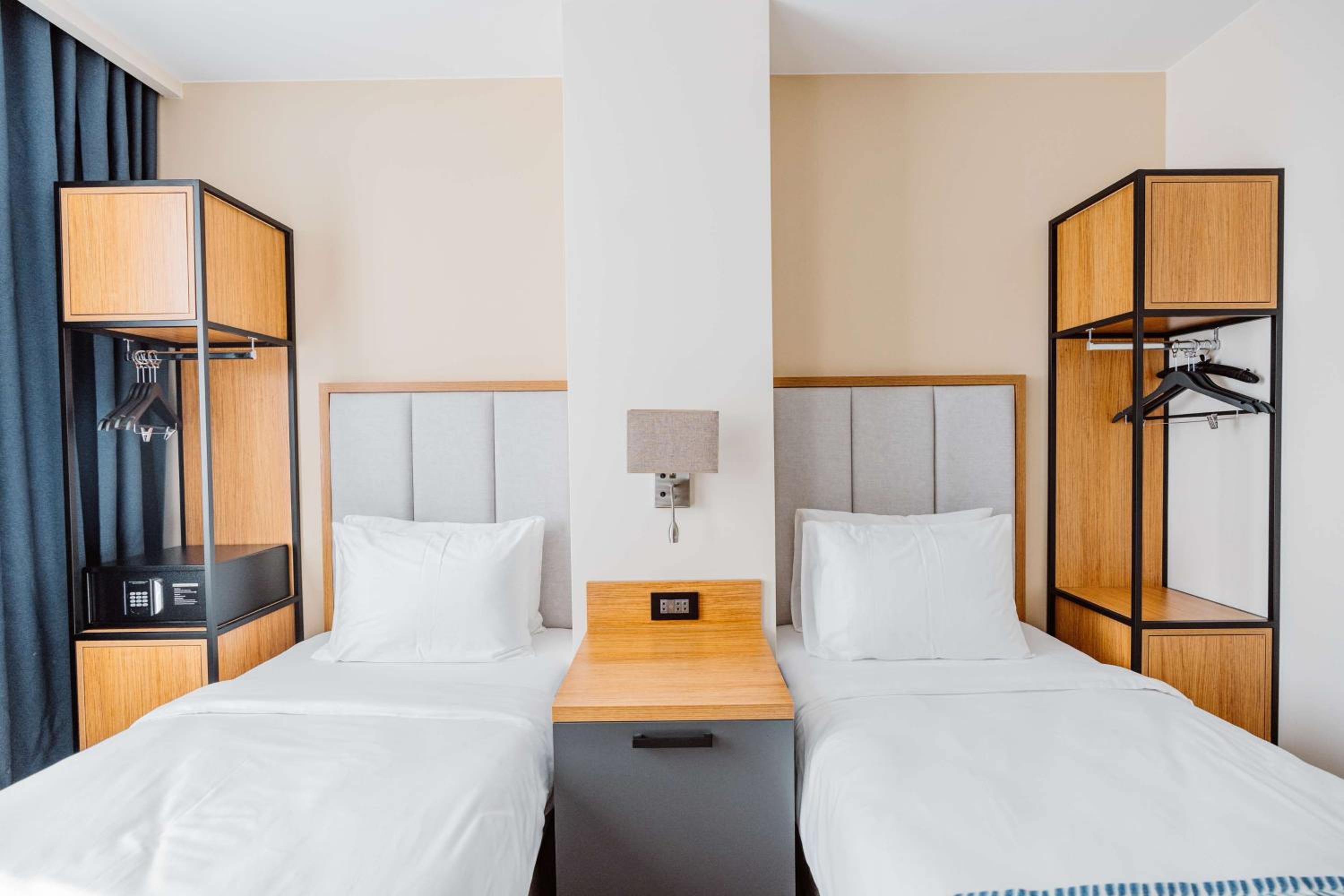 Standard Twin Room - Photo 2