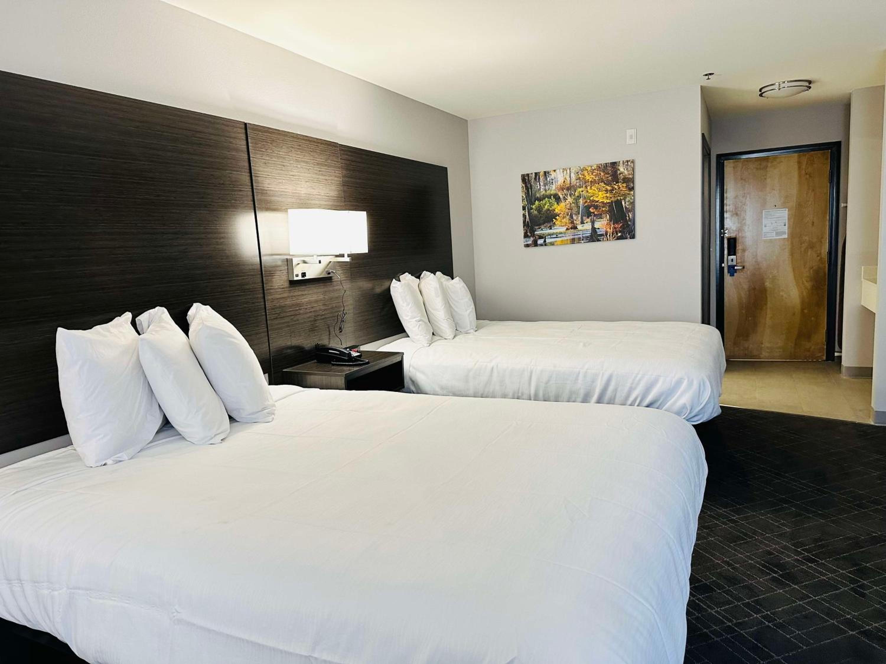 Queen Room with Two Queen Beds - Non-Smoking - Photo 3