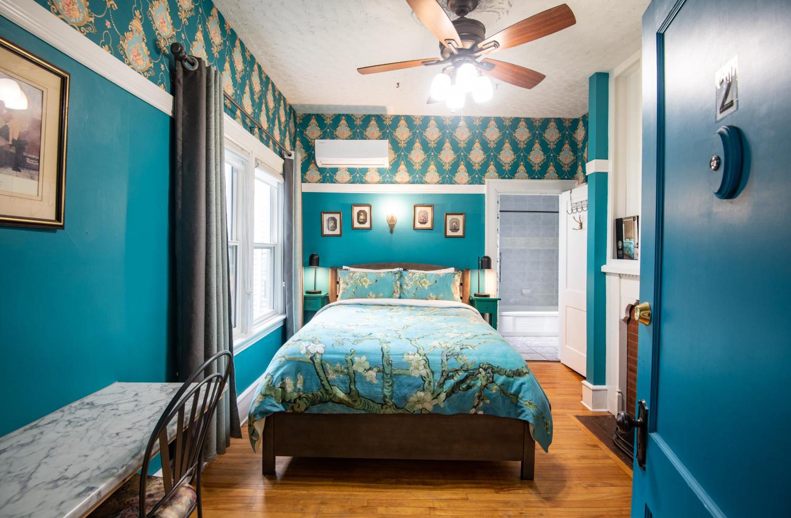 Queen Suite photo 1