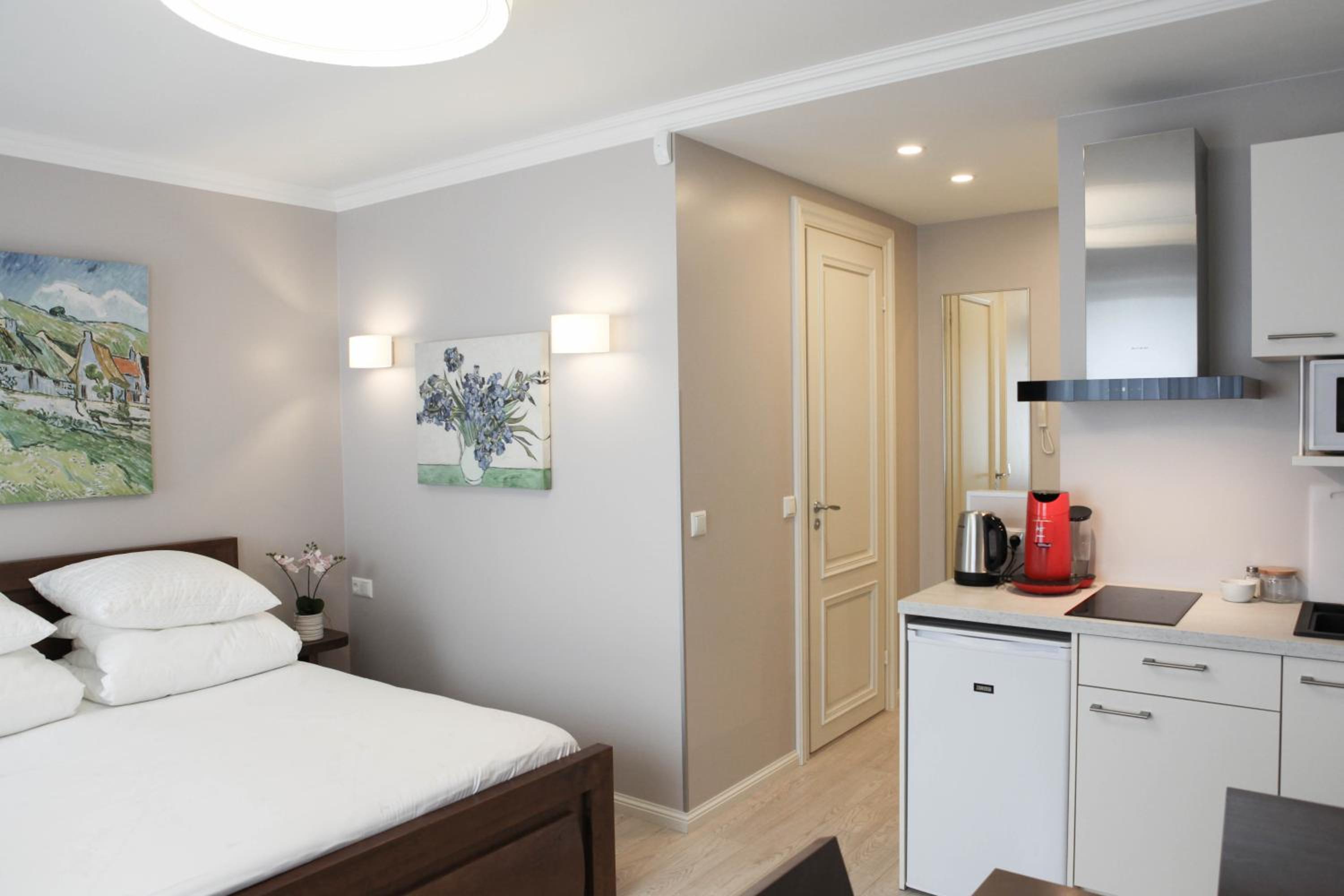 Studio Apartment photo 1