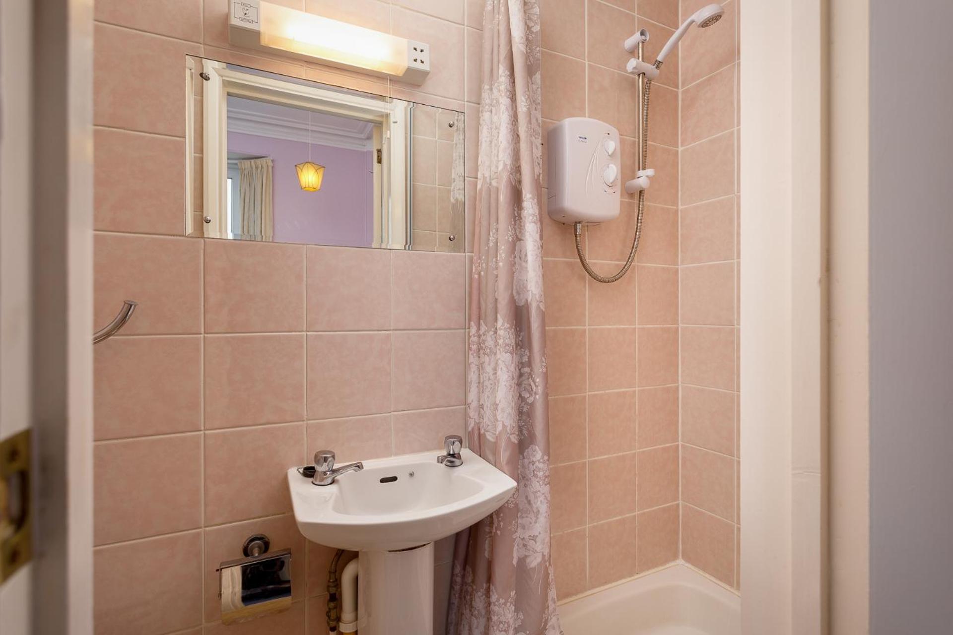 Double Room with Private Bathroom photo 2