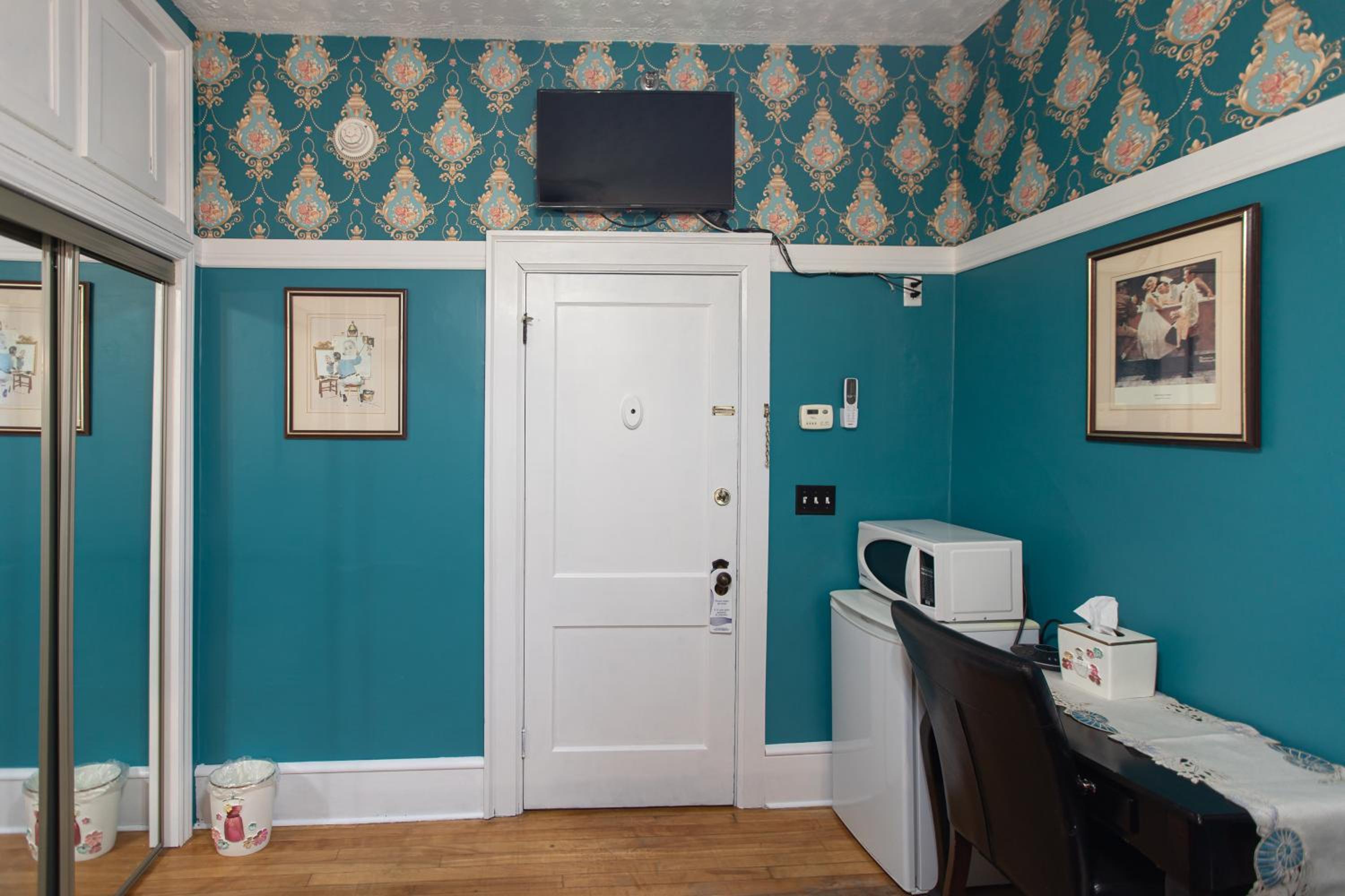 Queen Suite photo 3