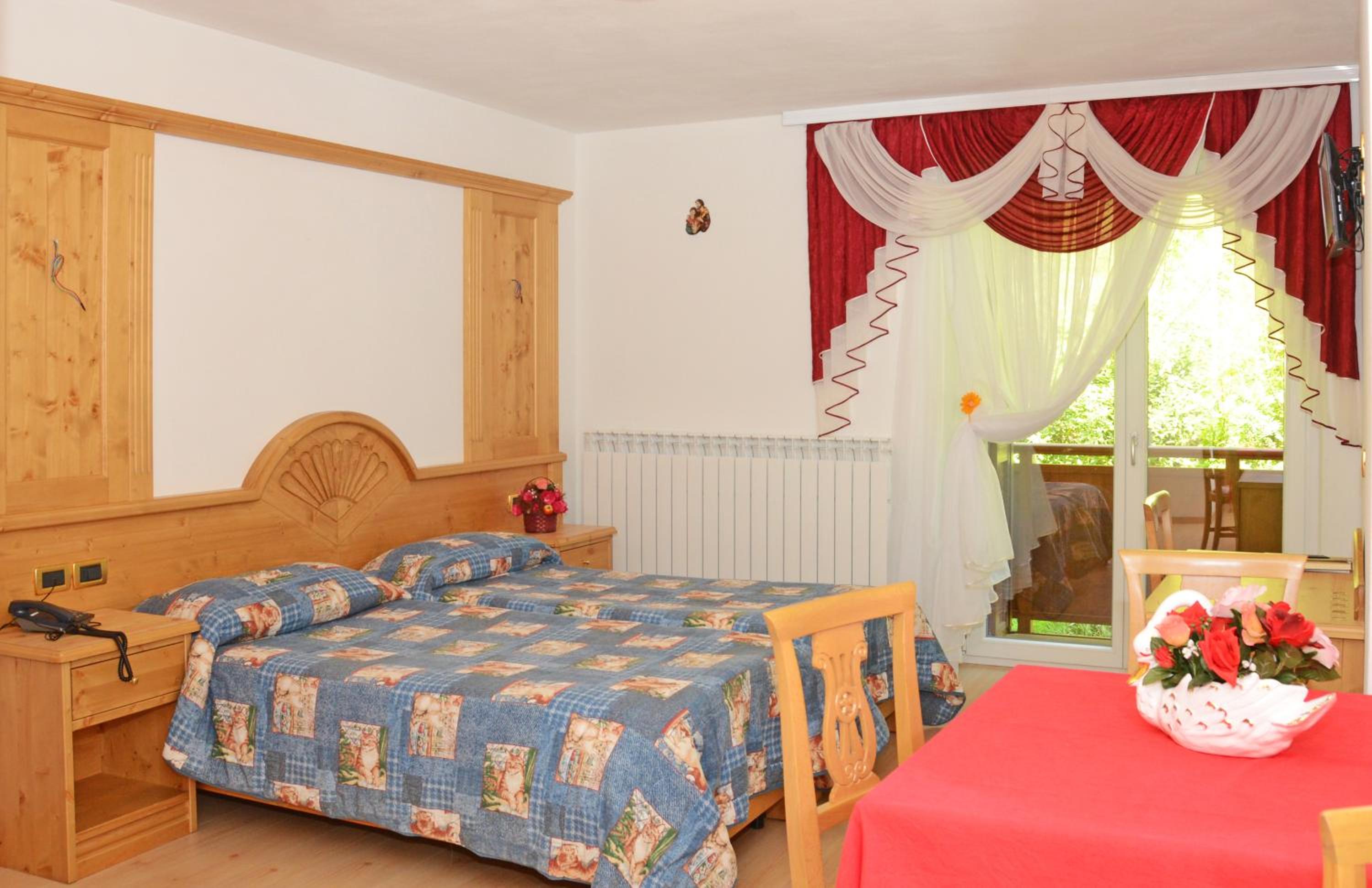 Family Room (2 Adults + 2 Children) photo 2