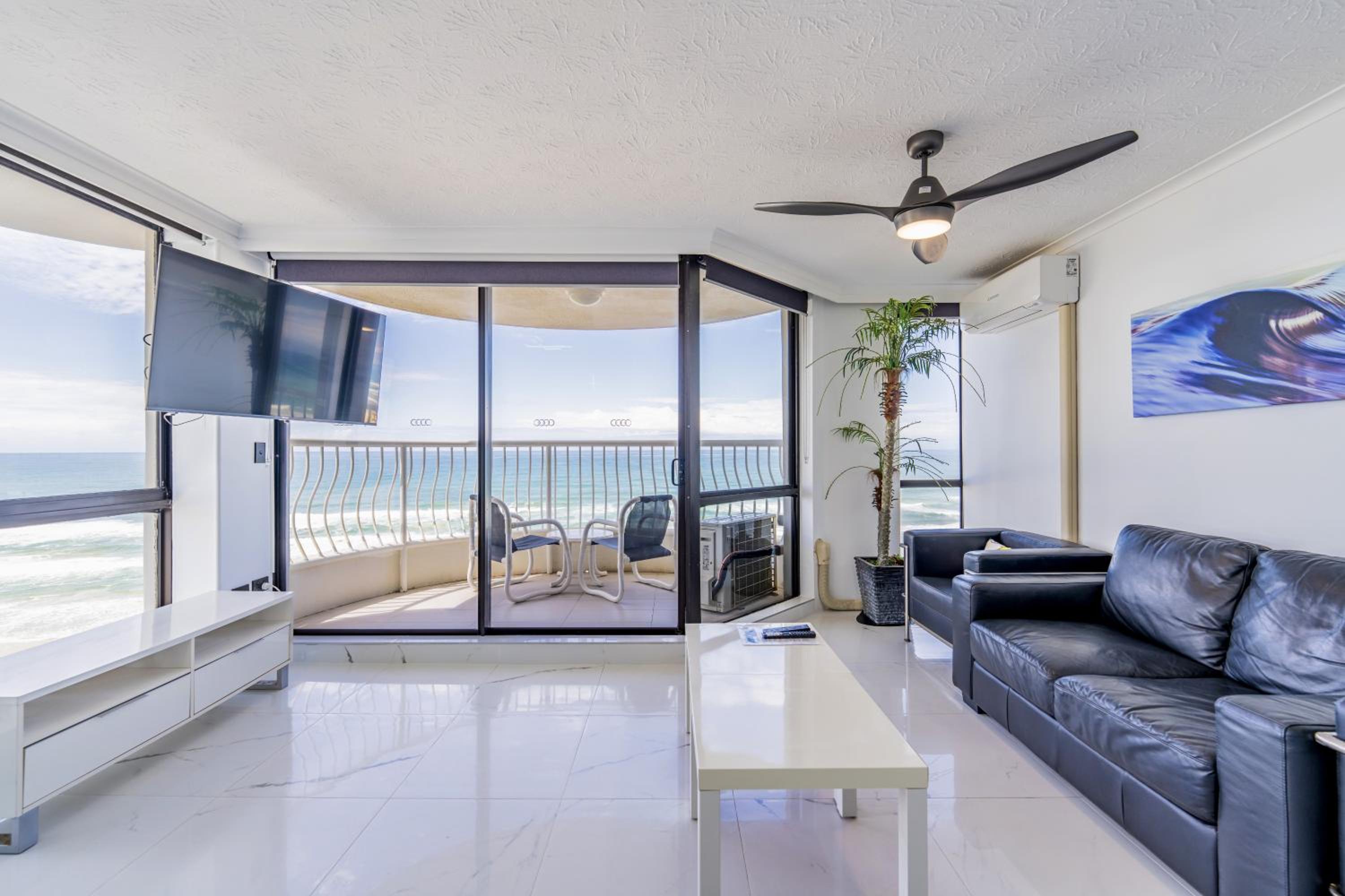 One-Bedroom Apartment with Ocean View Deluxe  photo 2