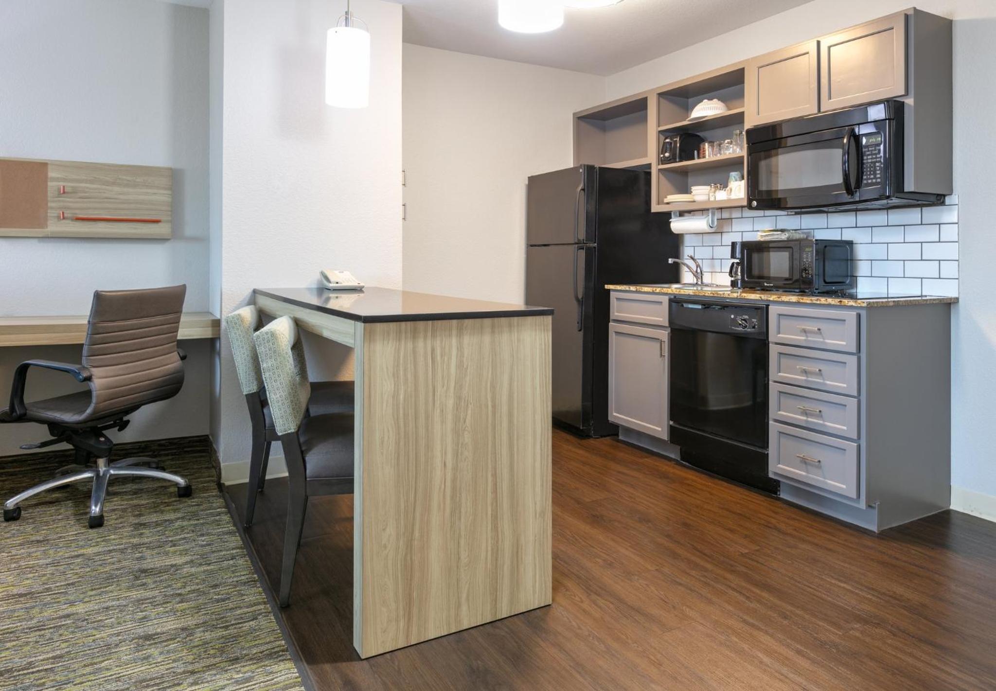 One-Bedroom King Suite - Photo 6